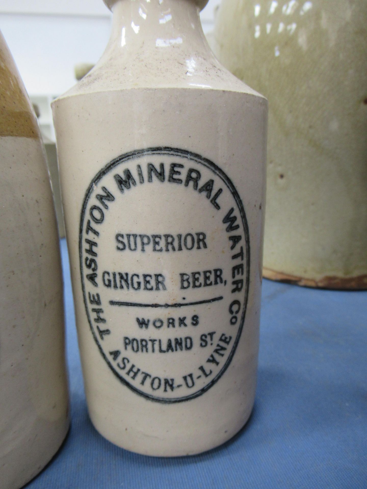 4x stone ginger beer bottles including W. Hill & Co- Grimsby, Thomas & Sons- Boston Market Place, J. - Image 5 of 5