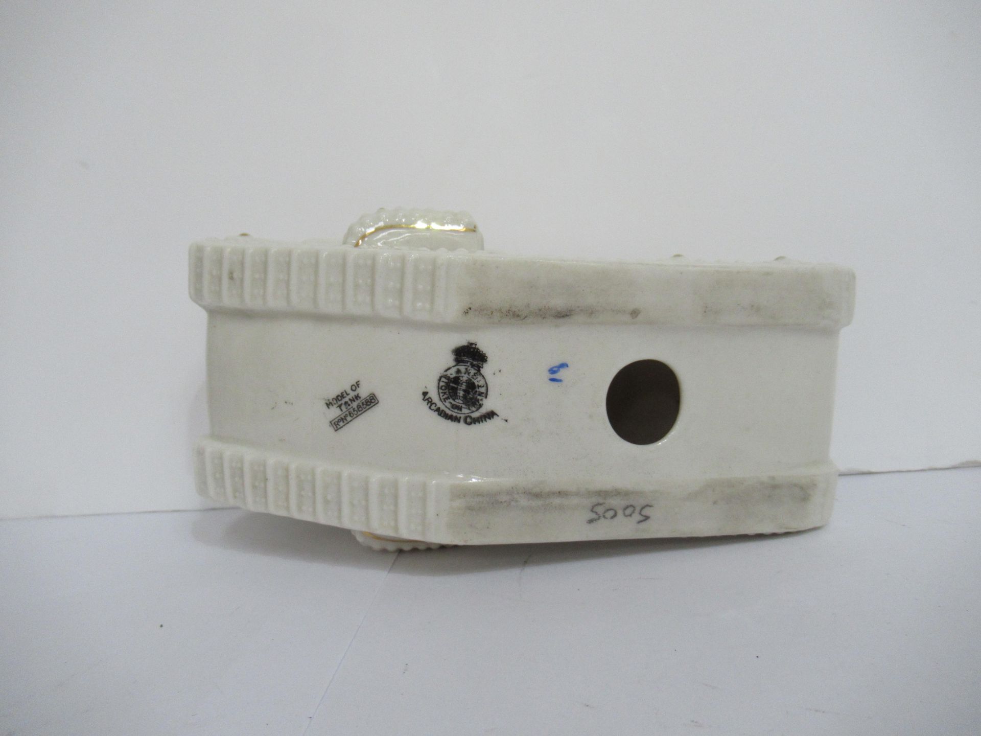 Crested China Arcadian model of tank with Grimsby coat of arms (90mm x 115mm) - Image 7 of 18