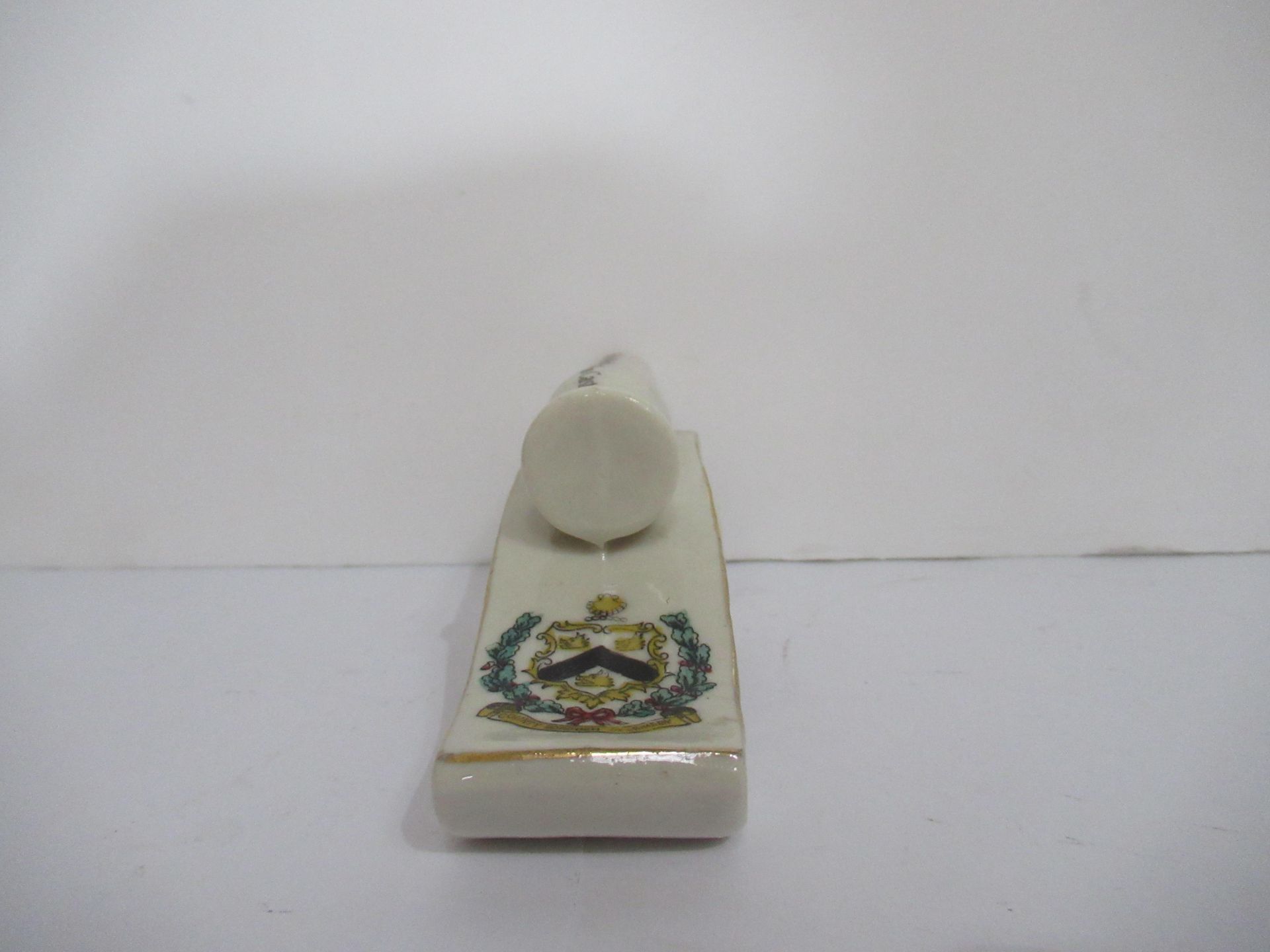 Crested China Waterfall Heraldic model of canon with Grimsby coat of arms (120mm x 30mm) - Image 4 of 8