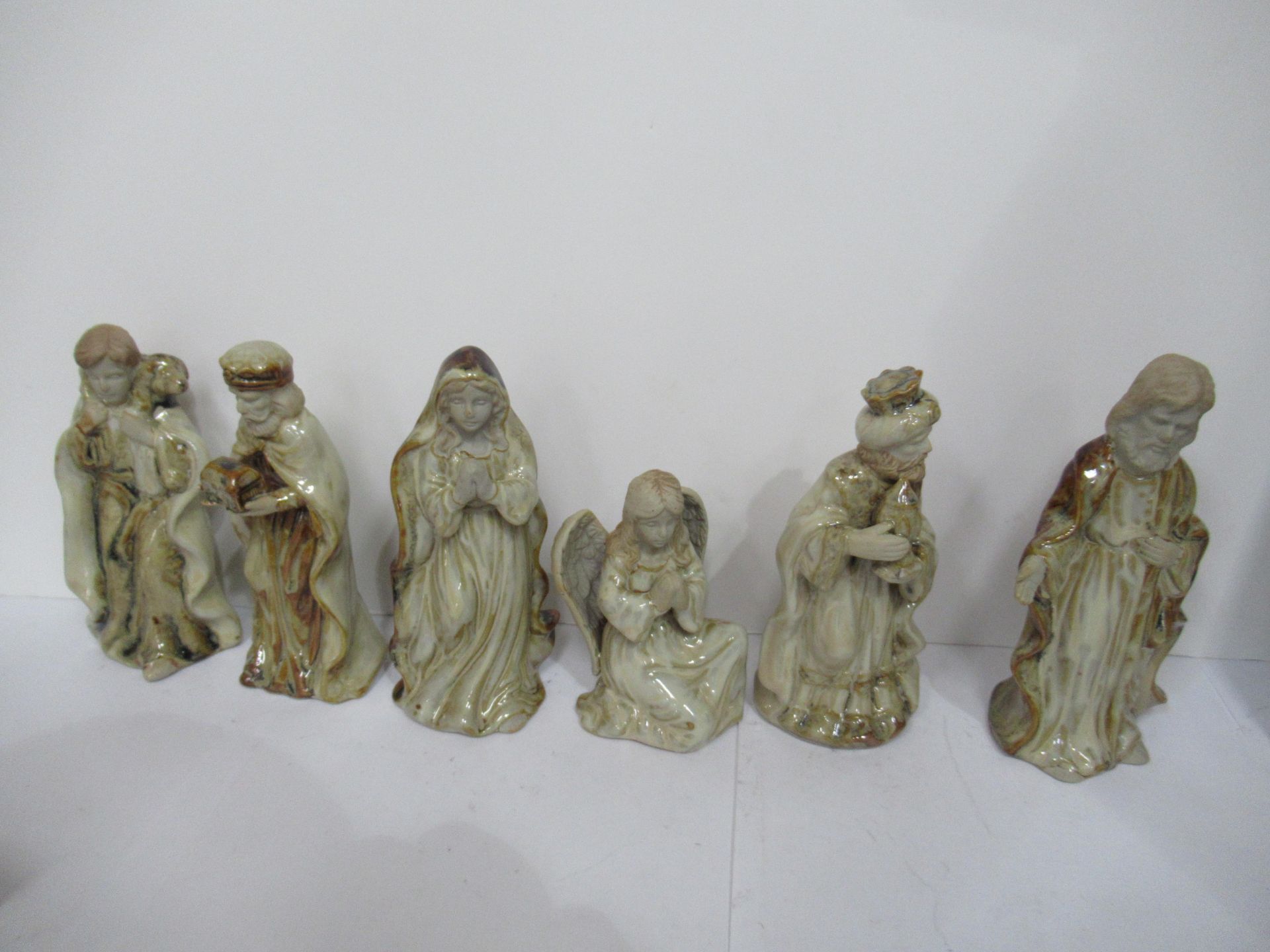 Nativity scene, 4x model houses and tall figure of Santa - Image 10 of 11
