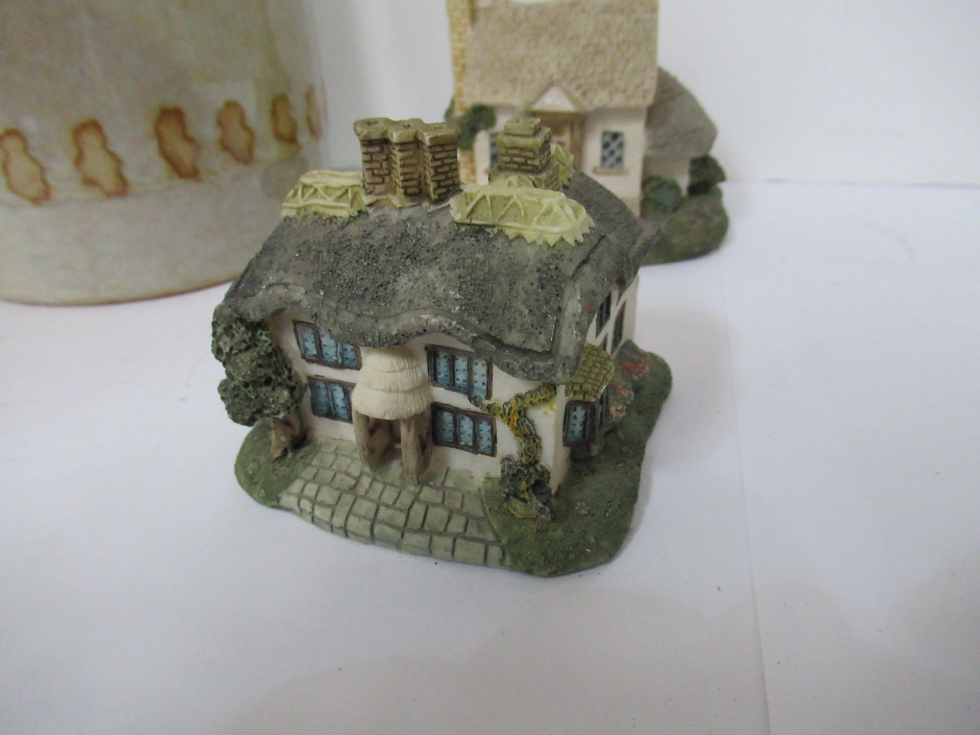 Nativity scene, 4x model houses and tall figure of Santa - Image 7 of 11