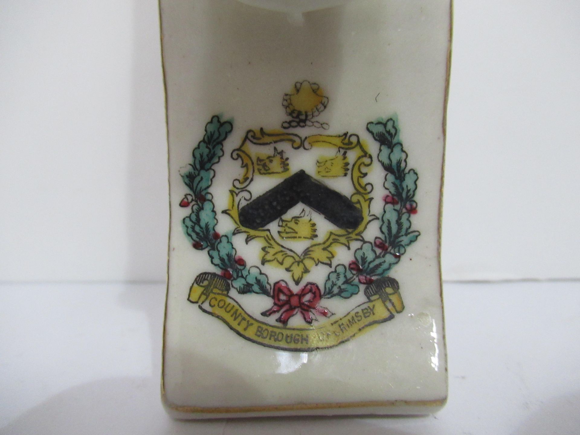 Crested China Waterfall Heraldic model of canon with Grimsby coat of arms (120mm x 30mm) - Image 5 of 8