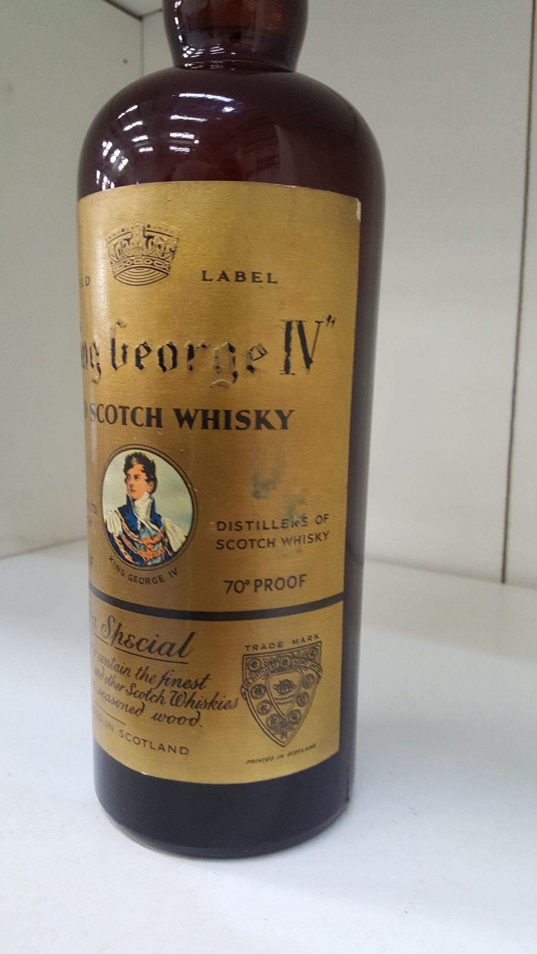 A bottle of King George IV Extra Special Gold Label Old Scotch Whisky 70% proof, Approx. 75cl - Image 3 of 9