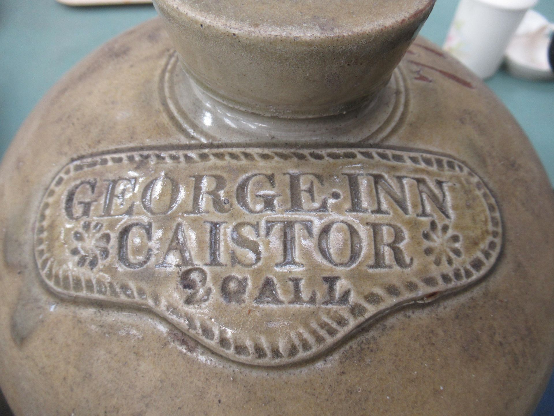 Caistor George Inn 2 gallon pie crust flagon (damaged handle) - Image 2 of 6