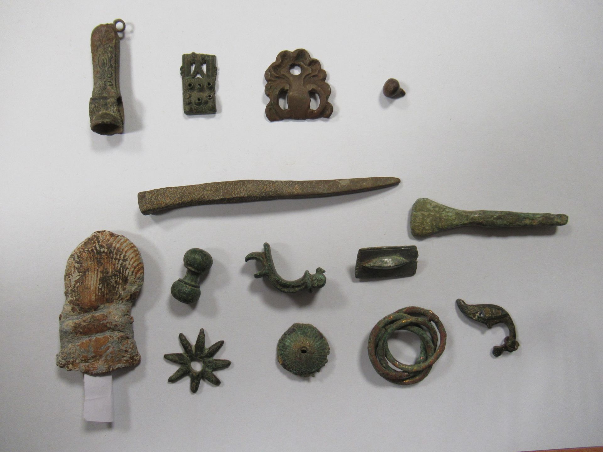 An assortment of metal detecting discoveries to include 18th century pipe tamper, spur, ring, etc