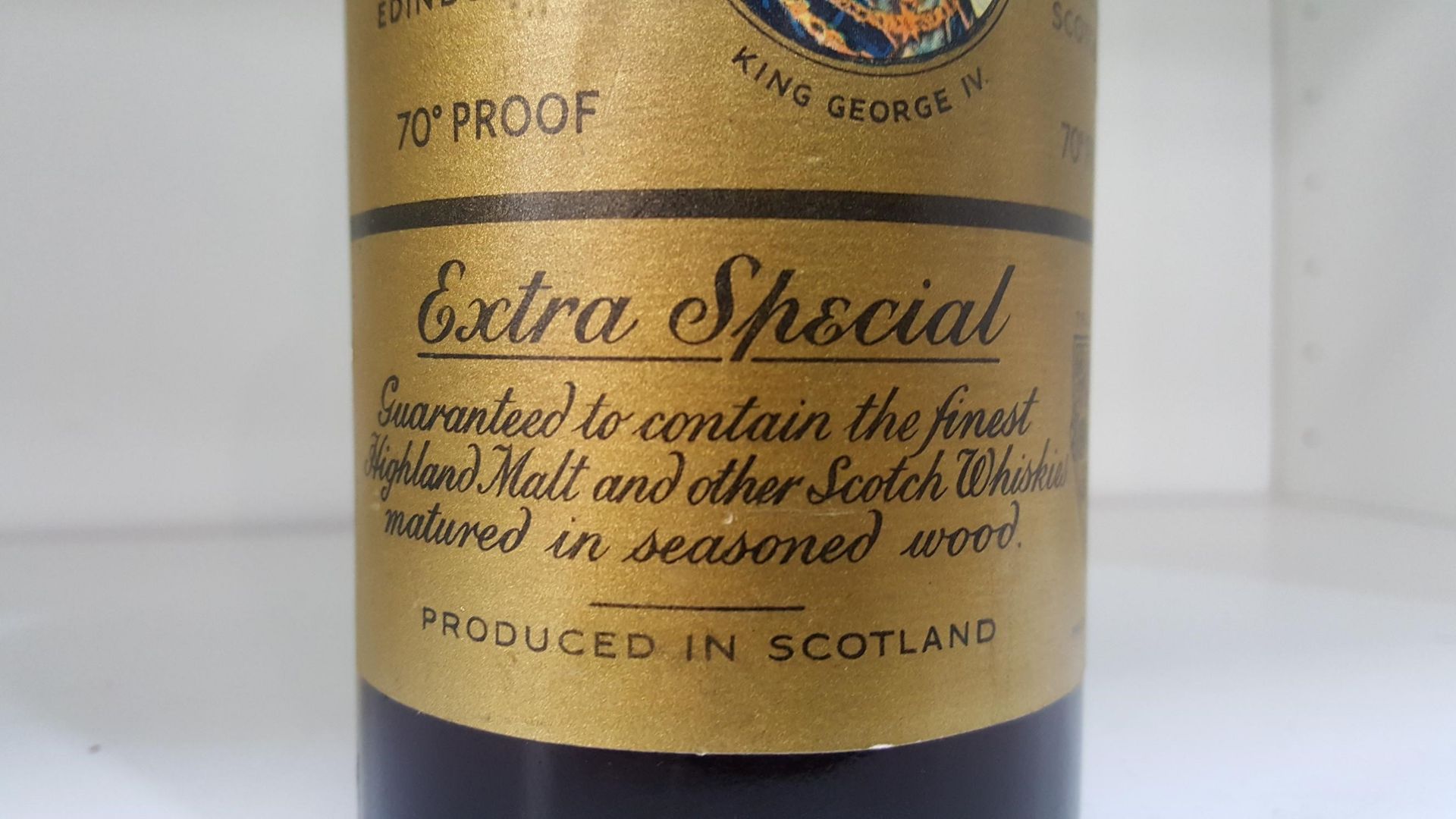 A bottle of King George IV Extra Special Gold Label Old Scotch Whisky 70% proof, Approx. 75cl - Image 4 of 9