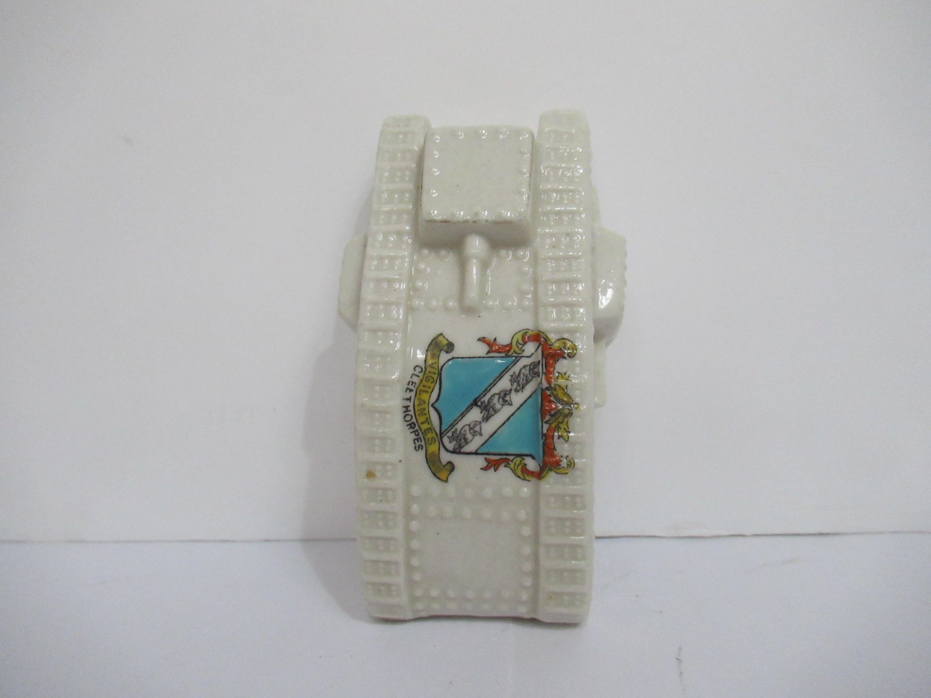 Crested China Arcadian model of tank with Grimsby coat of arms (90mm x 115mm) - Image 15 of 18