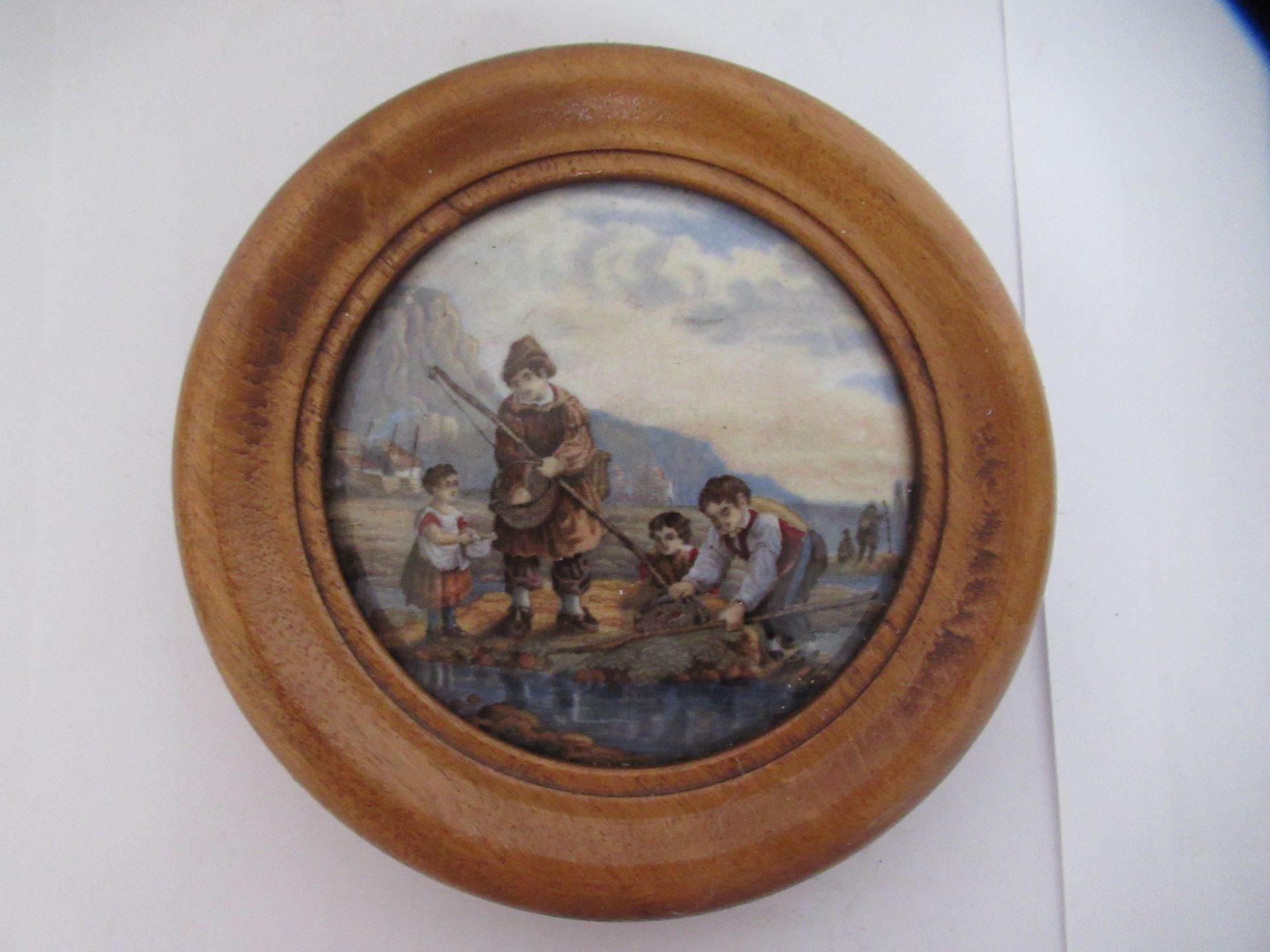 6x Prattware ceramic lids in wooden mounts including 'Paris Exhibition 1878', 'Pegwell Bay 1760' - Image 8 of 19