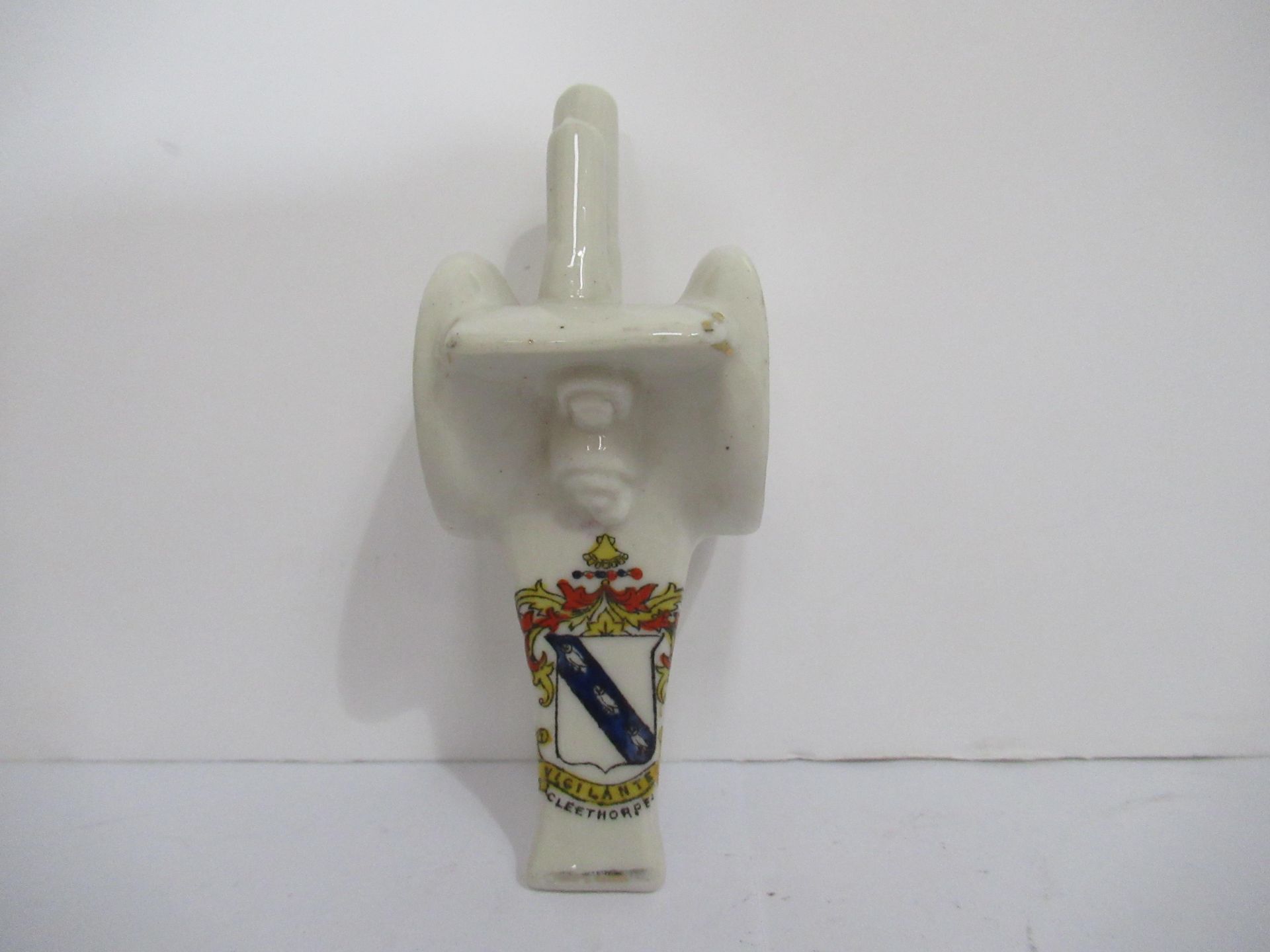 Crested China Waterfall Heraldic model of anti-aircraft gun with Cleethorpes coat of arms - Image 5 of 8