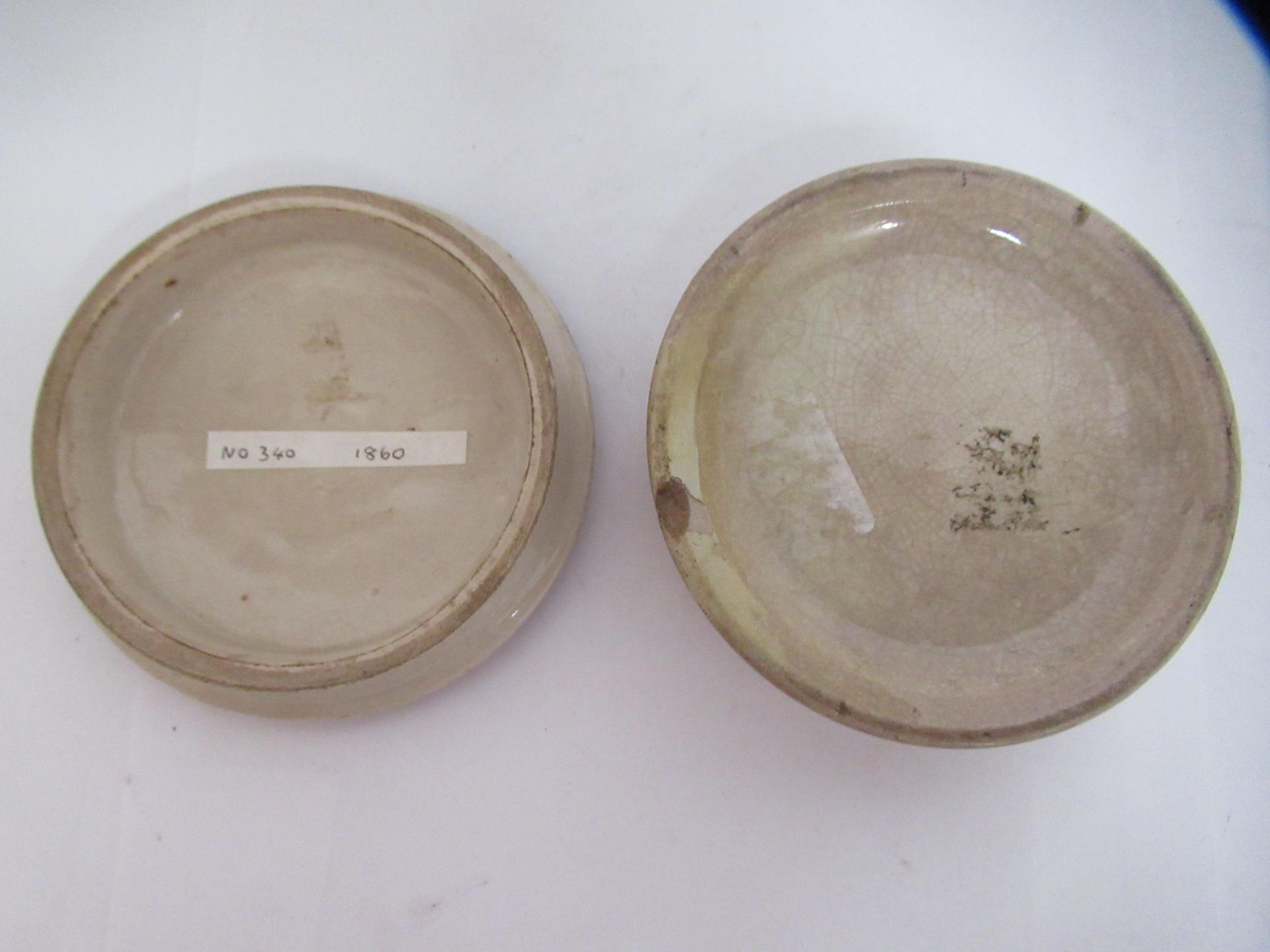 6x Prattware ceramic lids including 'On Guard', 'The Rivals', 'The Cavalier', and 'Peace' - Bild 15 aus 37