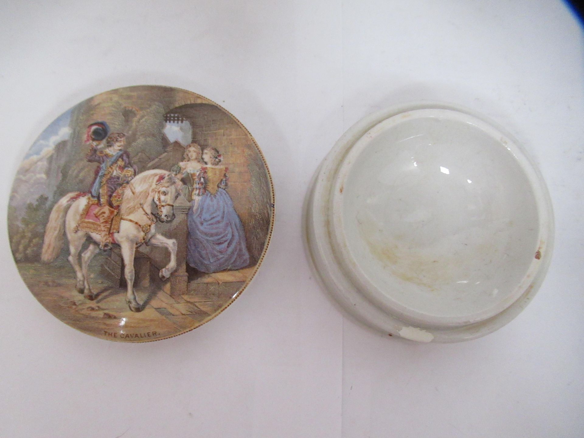 6x Prattware ceramic lids including 'On Guard', 'The Rivals', 'The Cavalier', and 'Peace' - Bild 20 aus 37