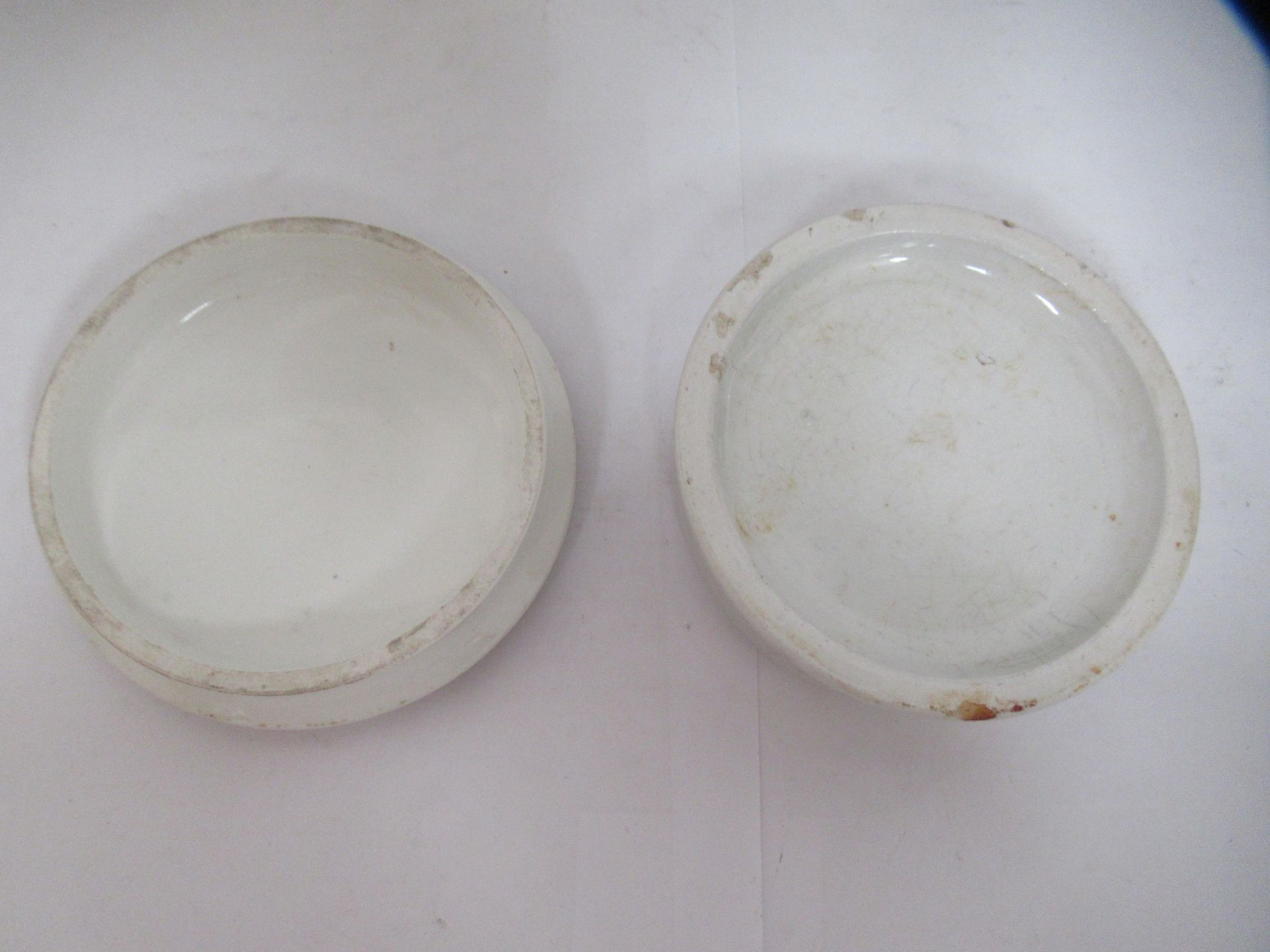 6x Prattware ceramic lids including 'On Guard', 'The Rivals', 'The Cavalier', and 'Peace' - Bild 21 aus 37