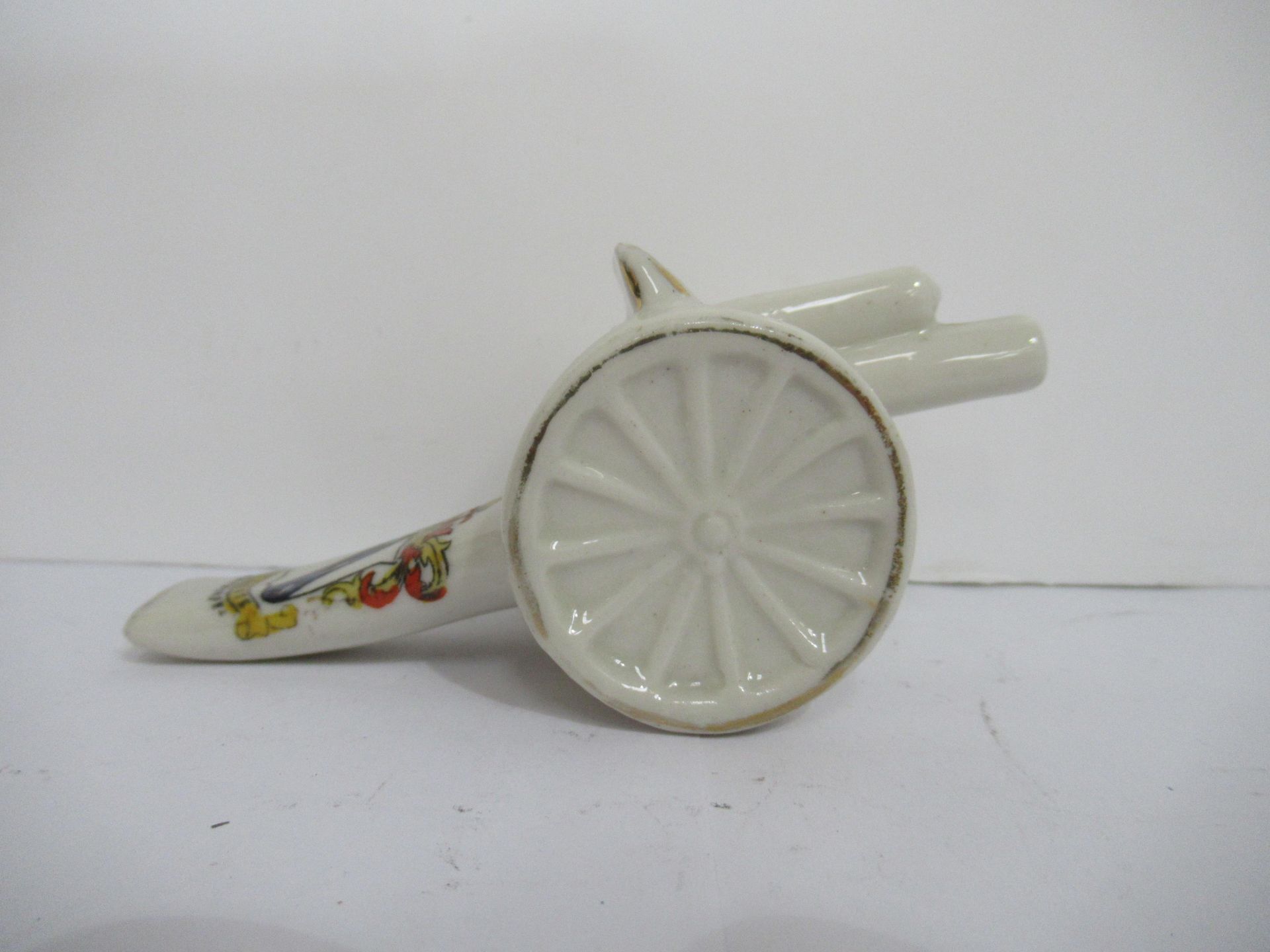 Crested China Waterfall Heraldic model of anti-aircraft gun with Cleethorpes coat of arms - Image 3 of 8