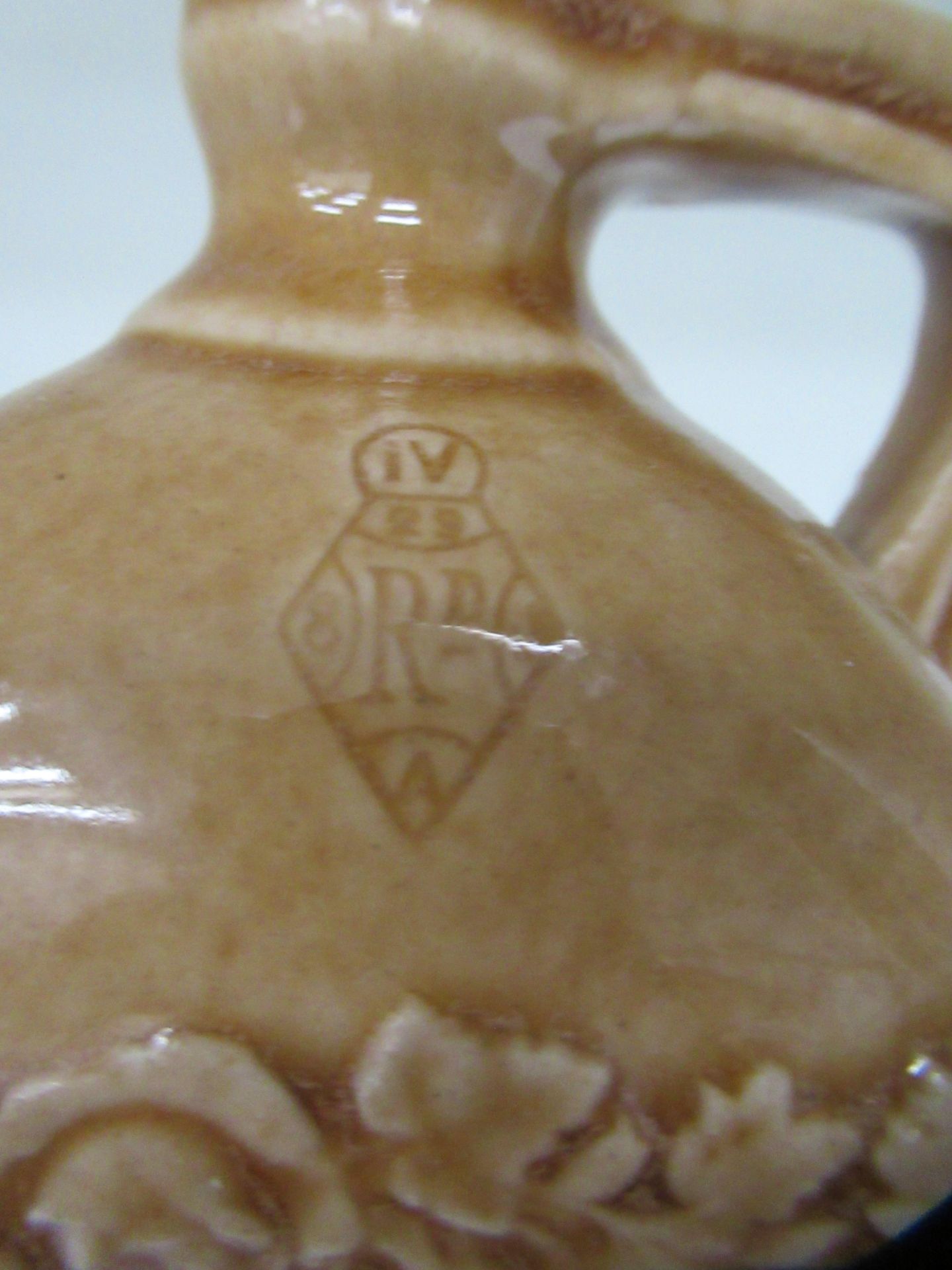 Stone bottle with floral detailing below bottle neck and 'G' stamp on handle - Image 4 of 8
