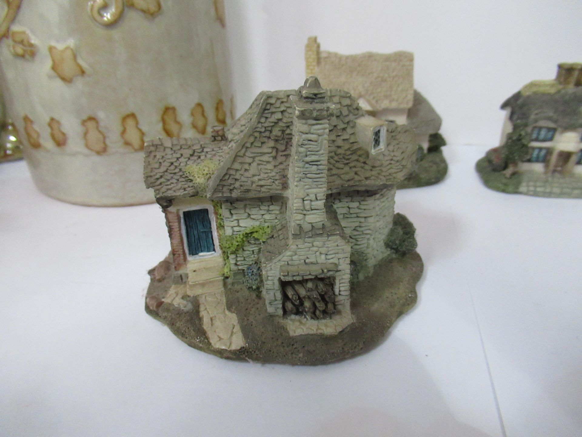 Nativity scene, 4x model houses and tall figure of Santa - Image 6 of 11
