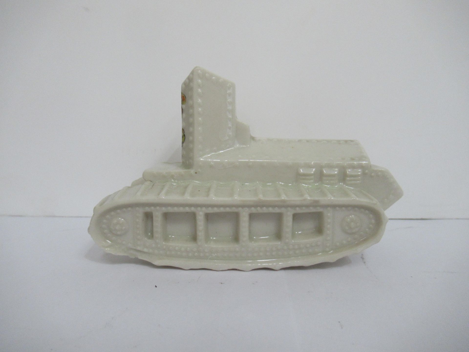 Crested China model of tracked vehicle with Cleethorpes coat of arms (115mm x 60mm) - Bild 3 aus 8