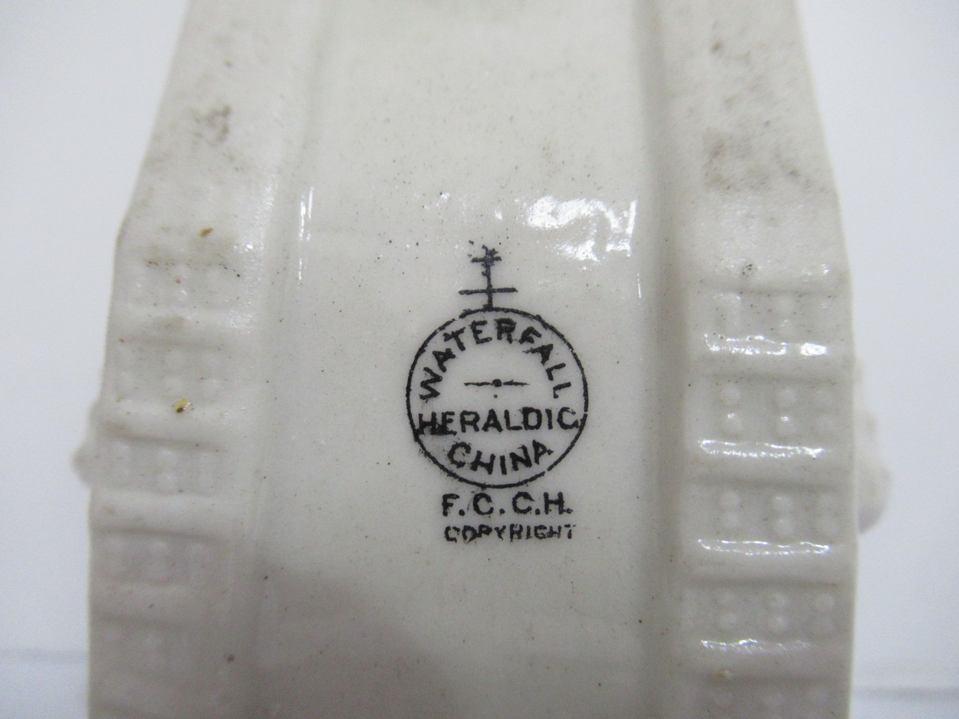 Crested China Arcadian model of tank with Grimsby coat of arms (90mm x 115mm) - Image 18 of 18