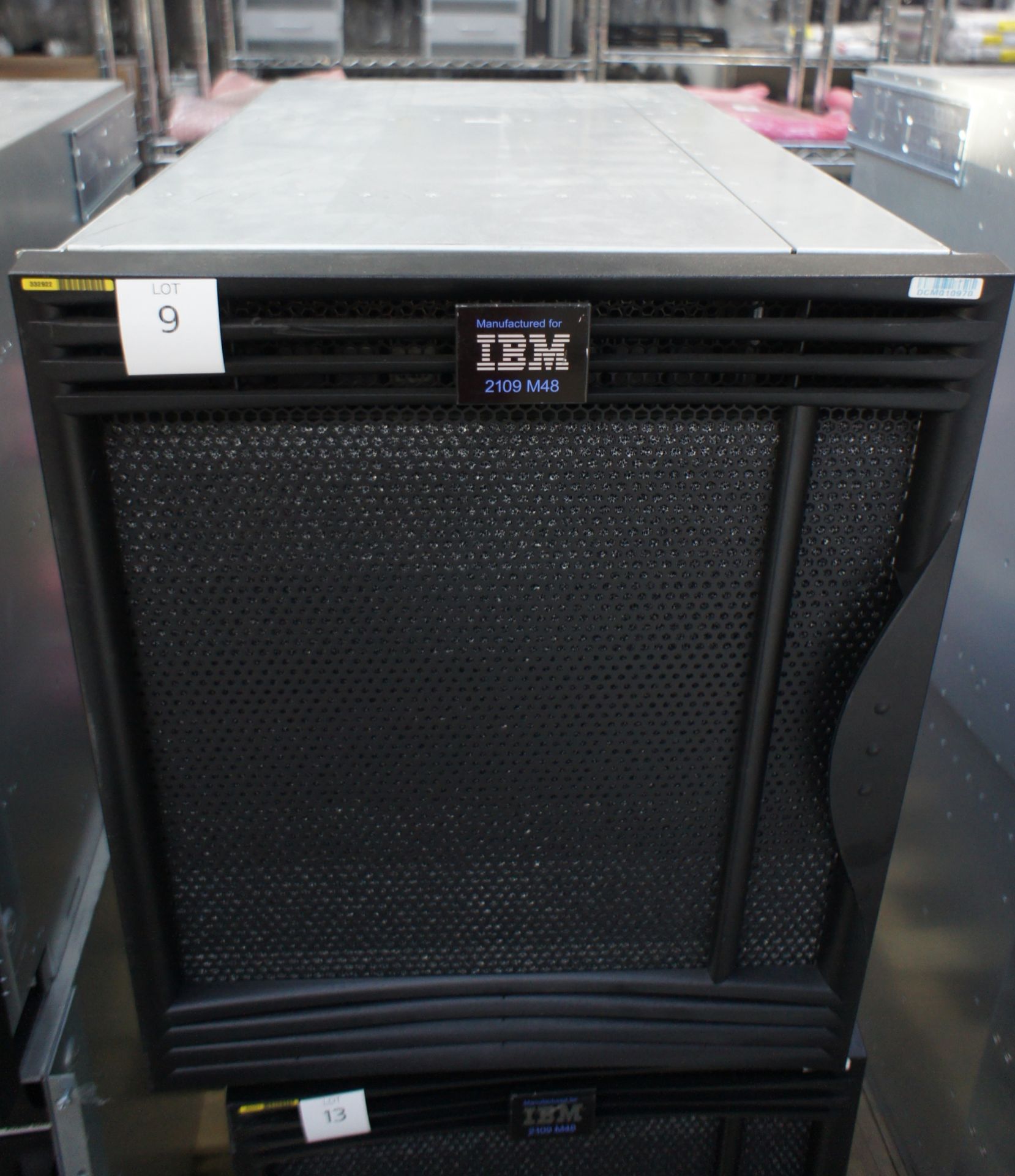 IBM2109-M48 SAN256 director cabinet with 8x FC4/32 cards and 1x CP4 cards - Image 4 of 4