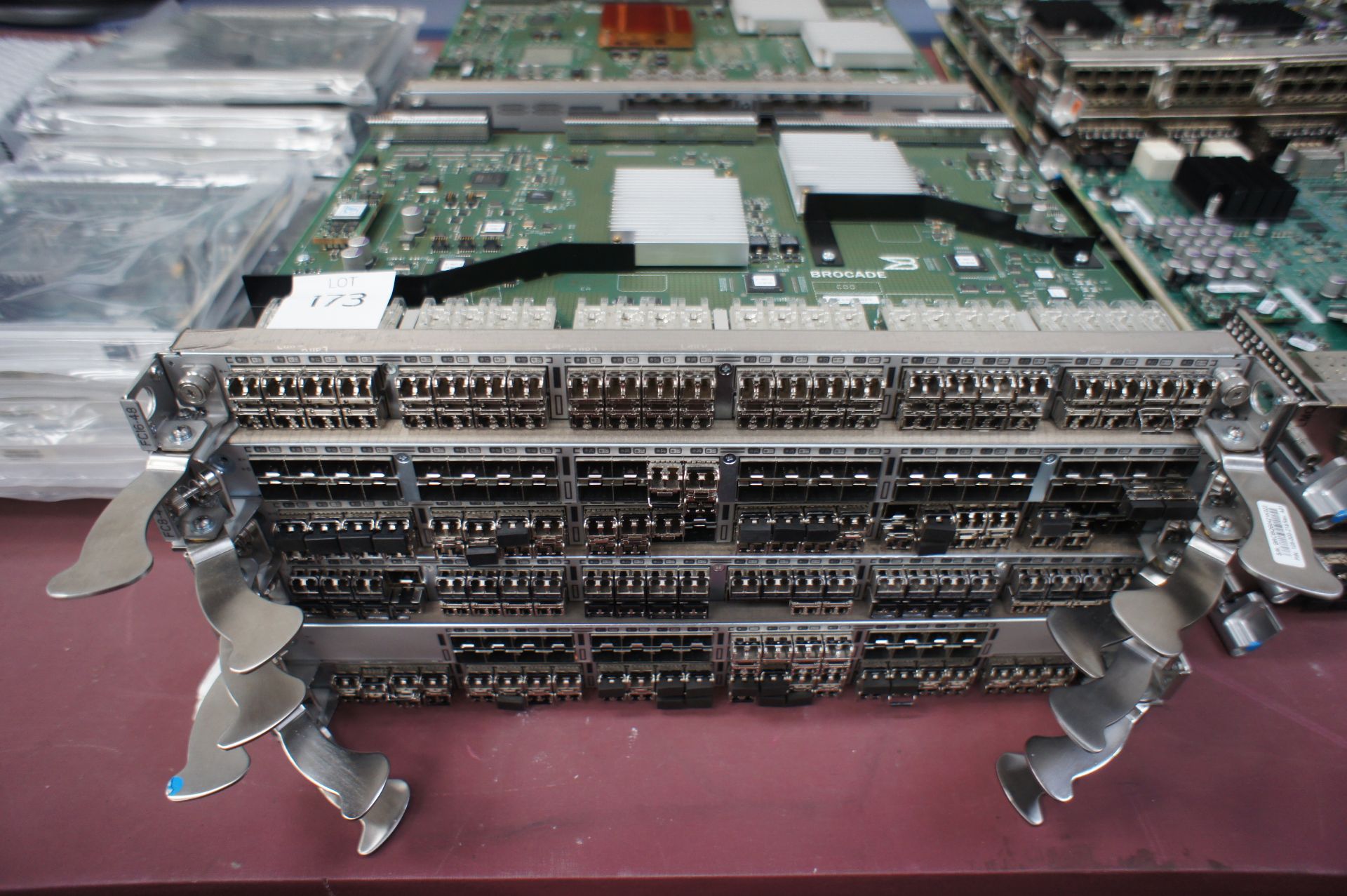 4 x Brocade CR16-8 16 channel module, with 3 x Brocade FC4-48 48 port module, 1 x Brocade FC16-48 - Image 2 of 5