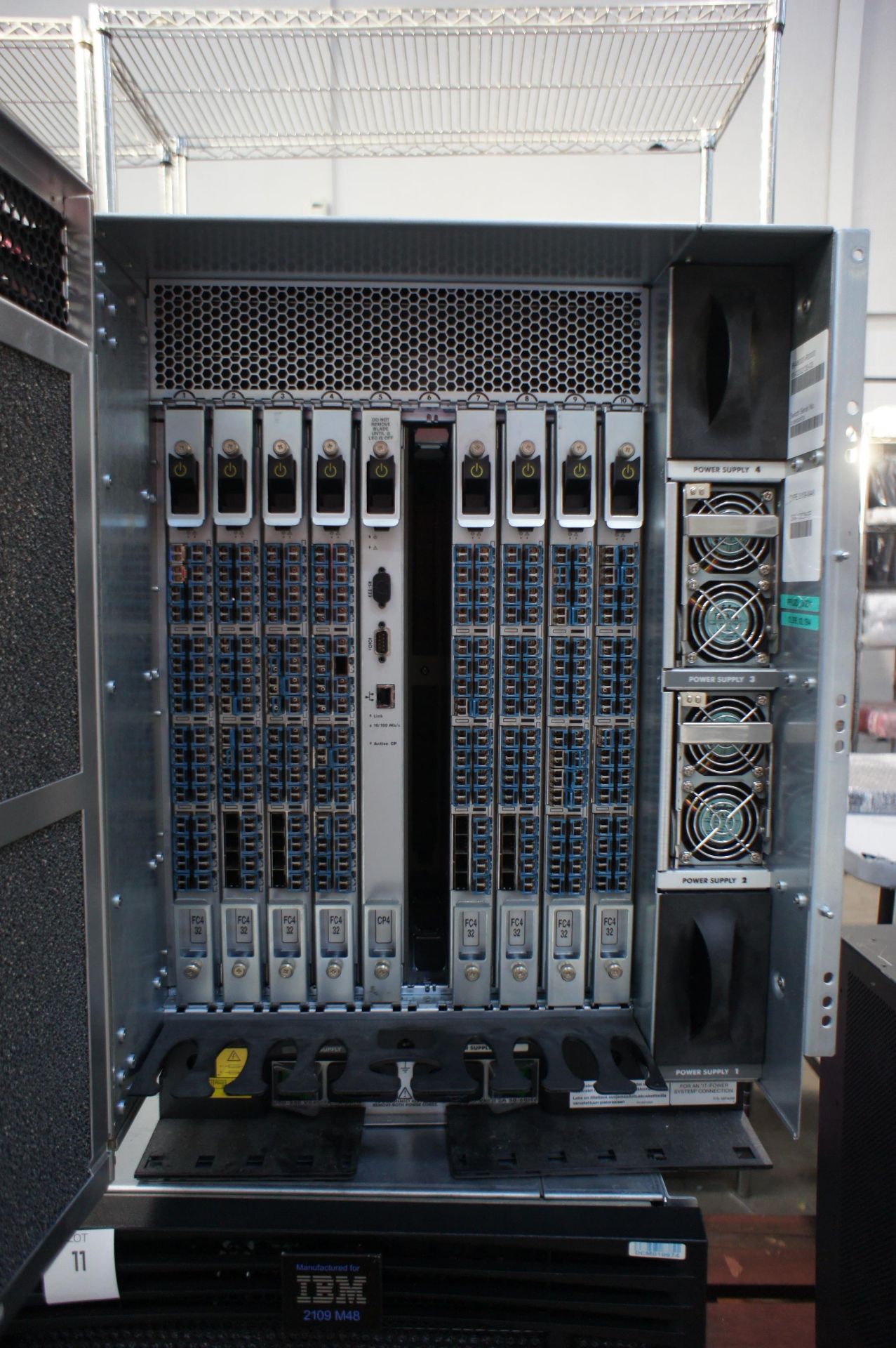 IBM2109-M48 SAN256 director cabinet with 8x FC4/32 cards and 1x CP4 cards