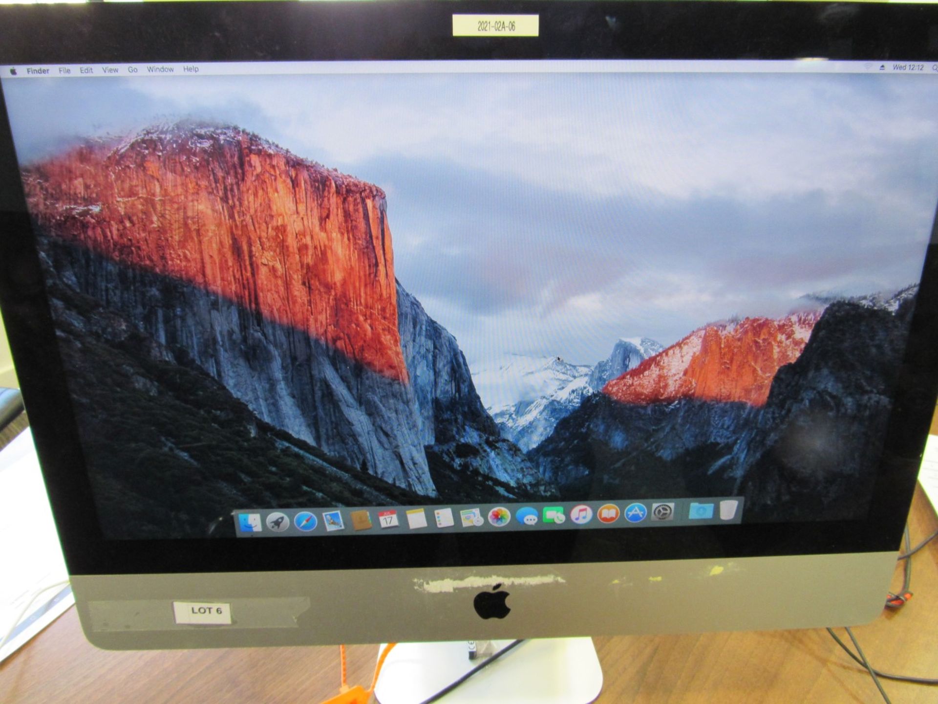 Apple iMac 21.5-Inch "Core i5" 2.7 (Late 2013), in - Image 3 of 11