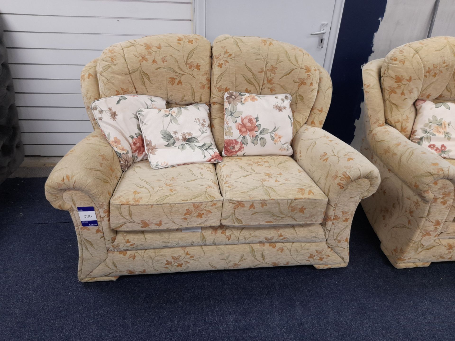 Cream floral patterned fabric upholstered, 2 seater, standard cushioned back sofa with marching - Image 2 of 6