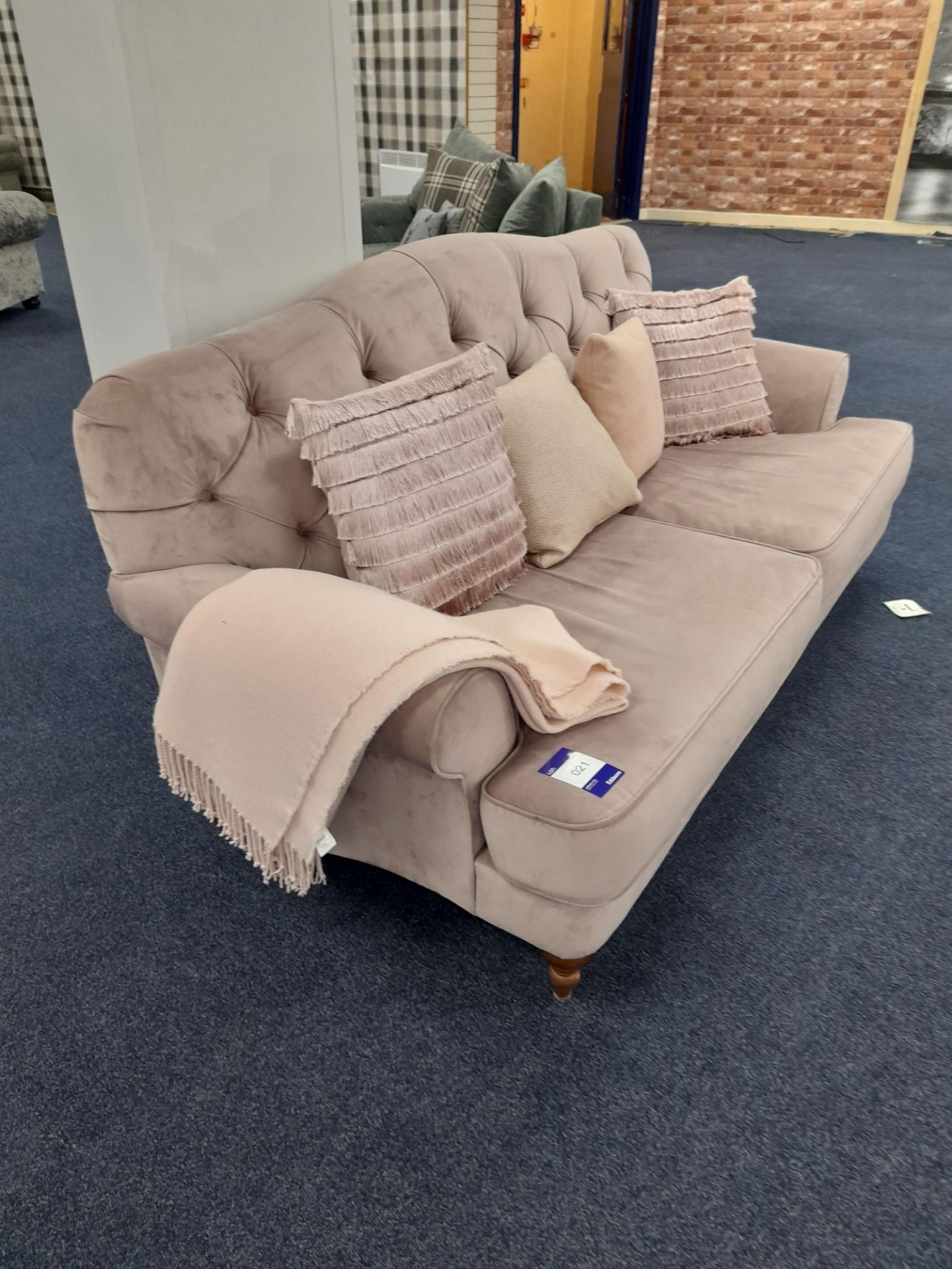 Pink fabric upholstered, 3 seater, chesterfield type sofa (Ex-Display) - Image 5 of 6