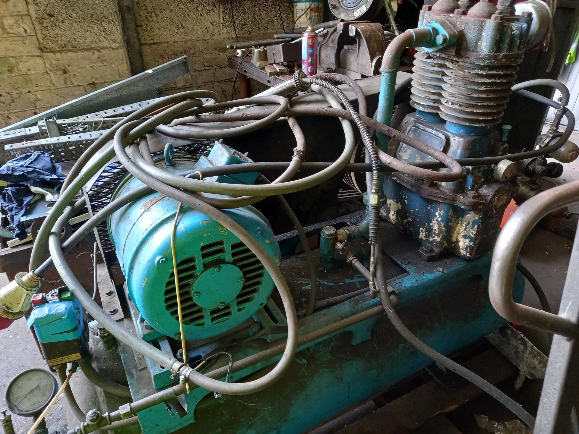 Broom & Wade Twin Cylinder Air Compressor - Image 2 of 3