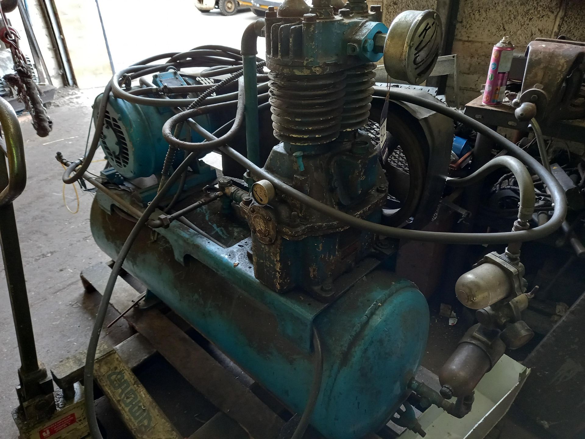 Broom & Wade Twin Cylinder Air Compressor