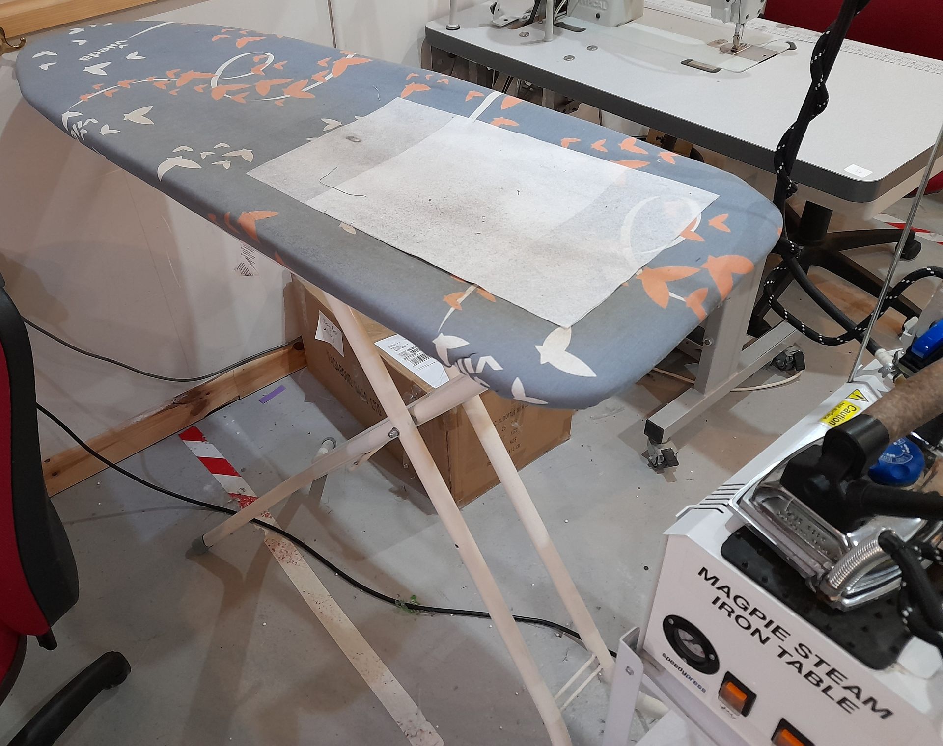 Speedypress C9 magic steam iron table, iron and boiler system (4.9L Capacity, Year 2019) - Image 6 of 6