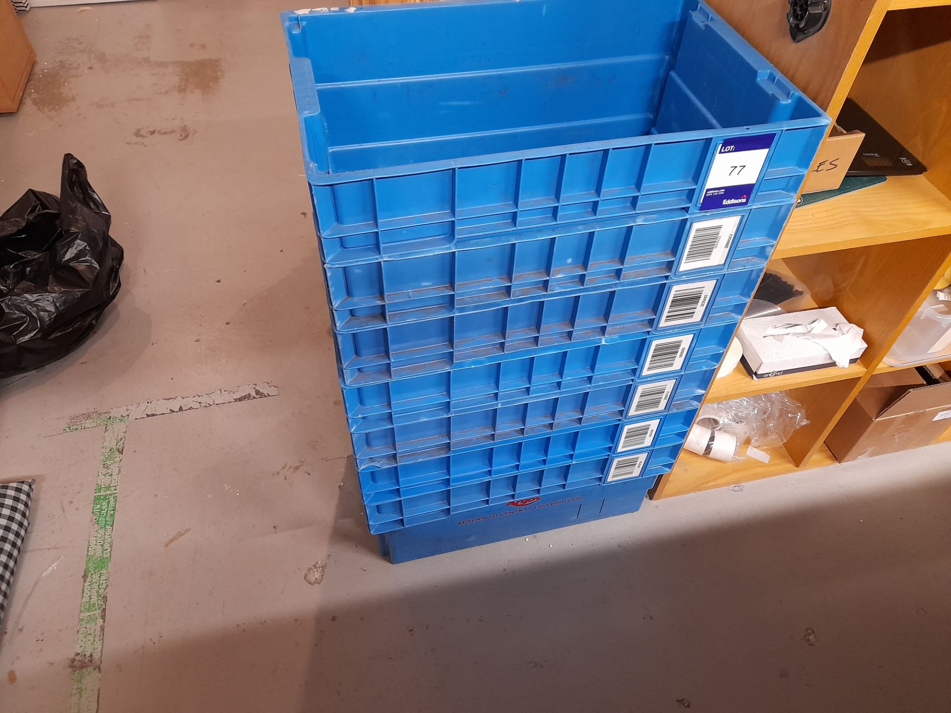 7 x Plastic crates