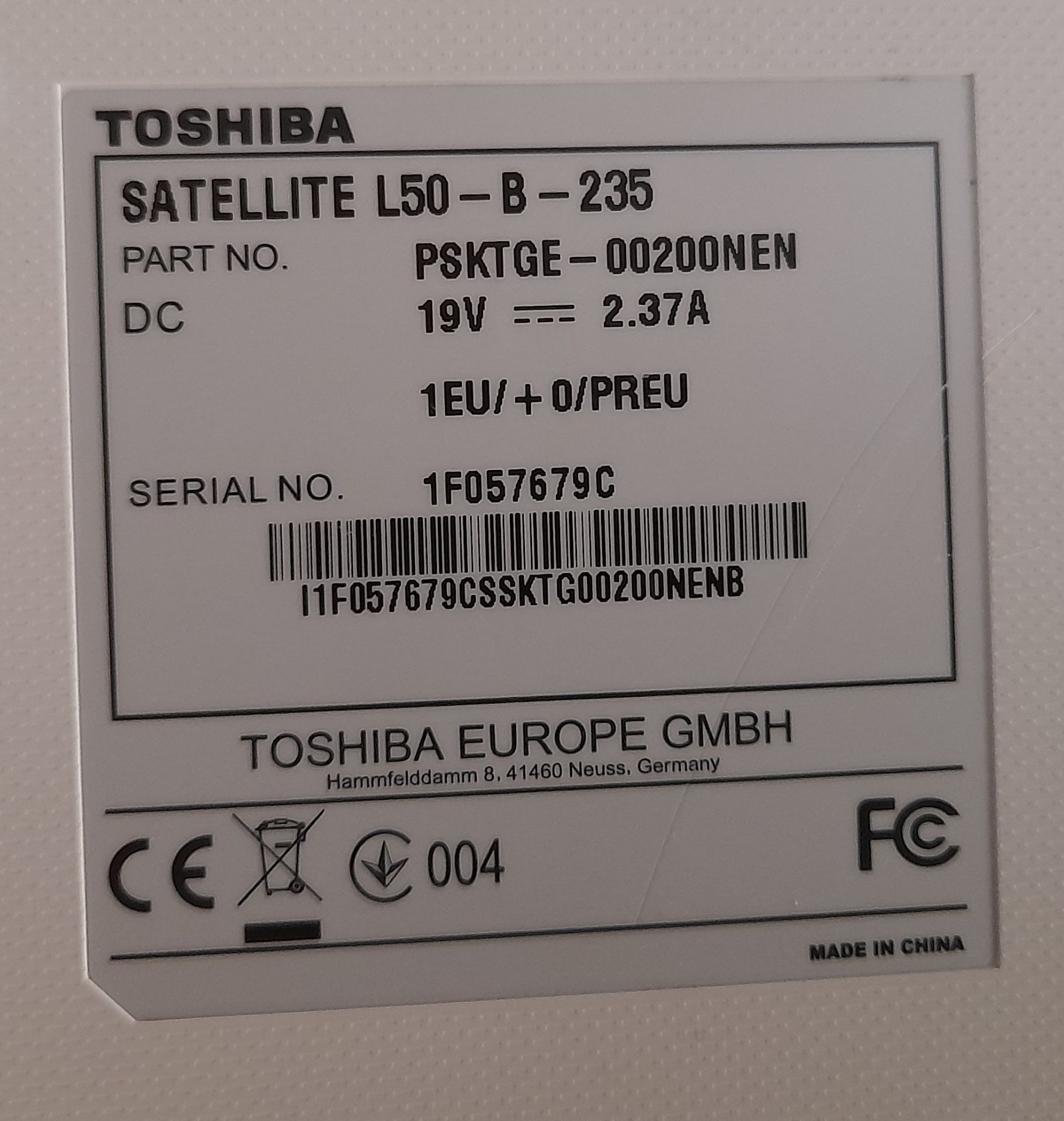 Toshiba Satellite L50-B-235 laptop, with charger - Image 3 of 3