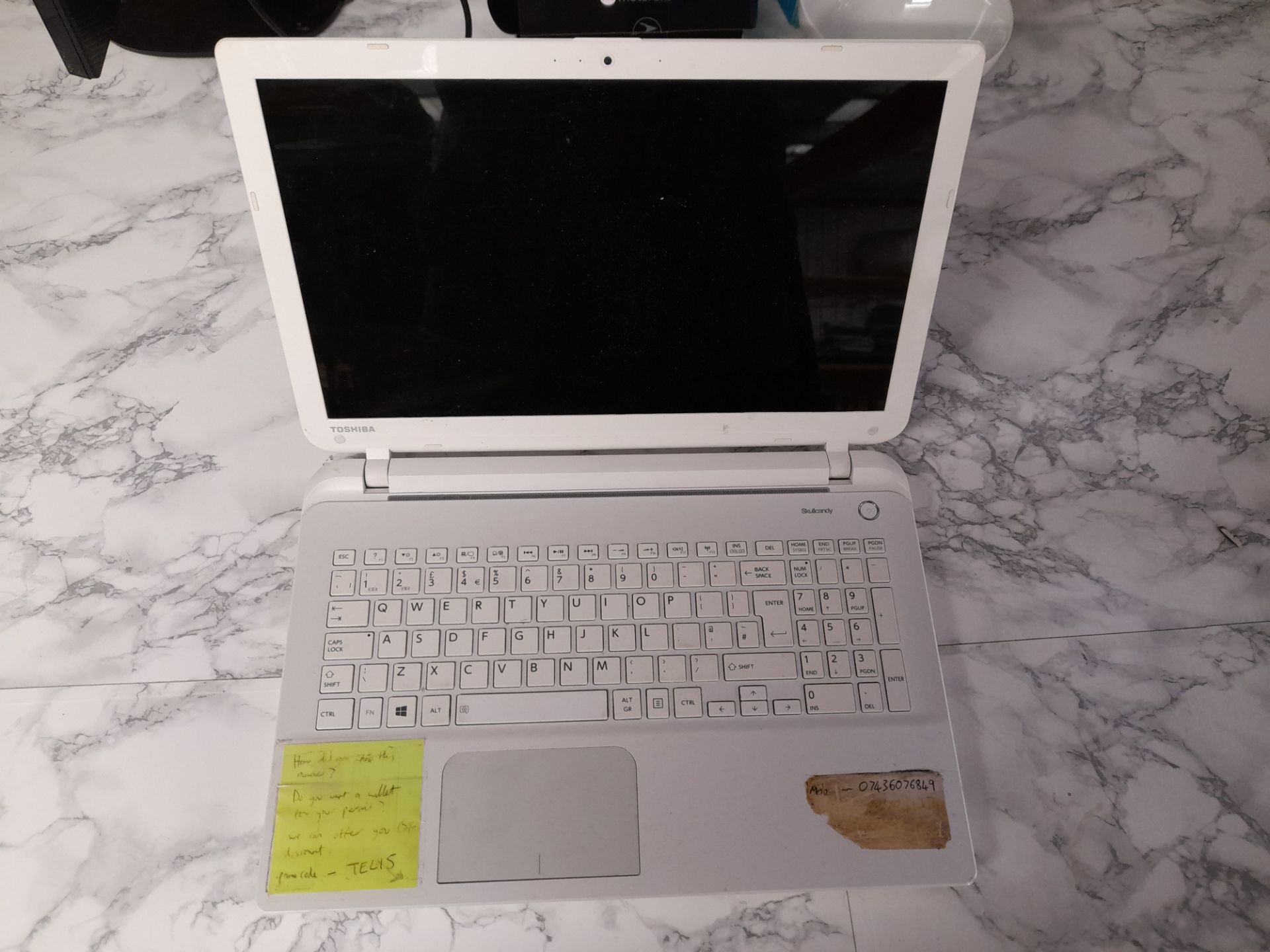 Toshiba Satellite L50-B-235 laptop, with charger - Image 2 of 3