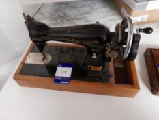 Singer Y224182 antique hand cranked sewing machine