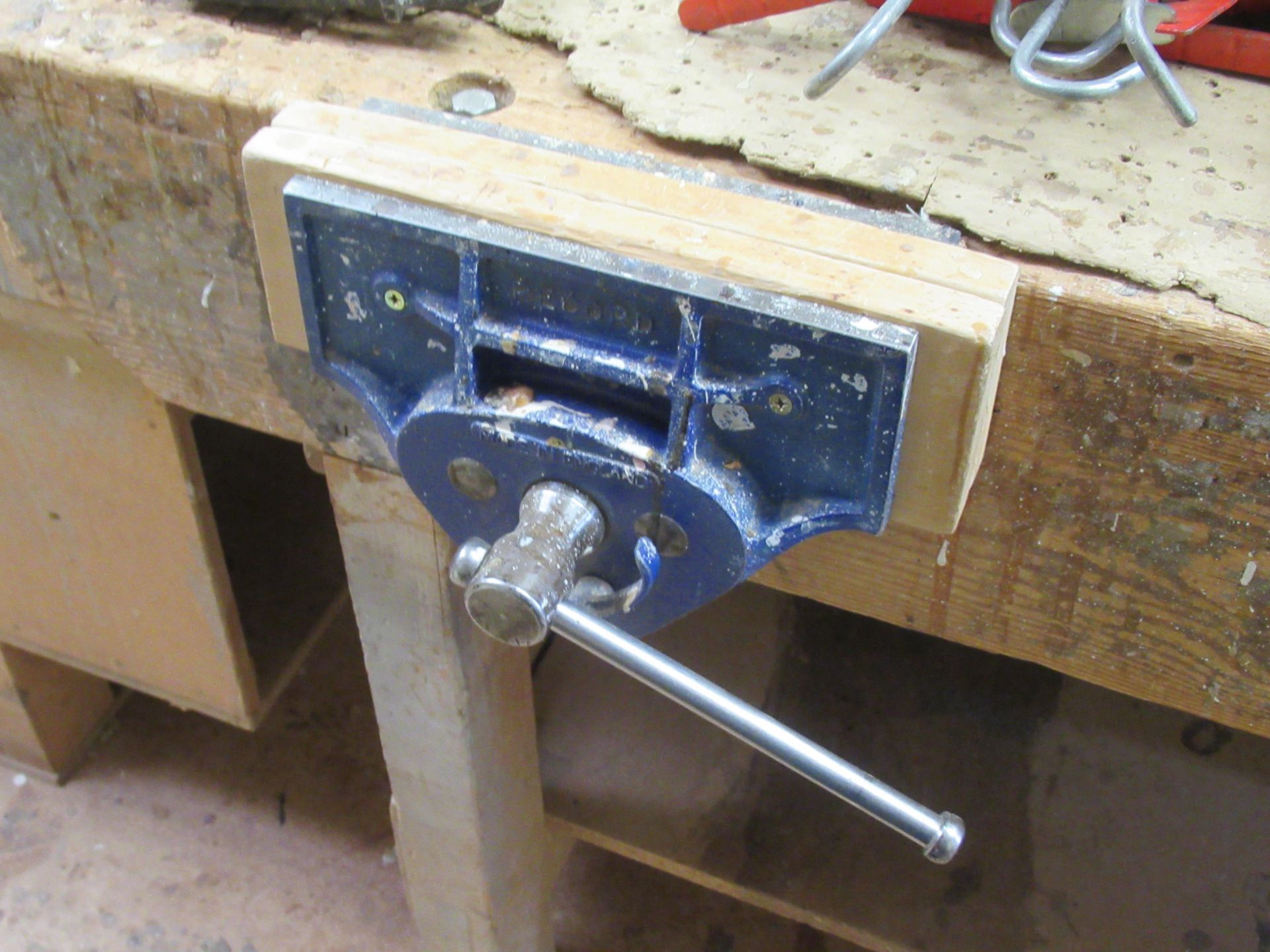 Heavy duty workman's bench with under tier and 2x Record vices - Image 4 of 4