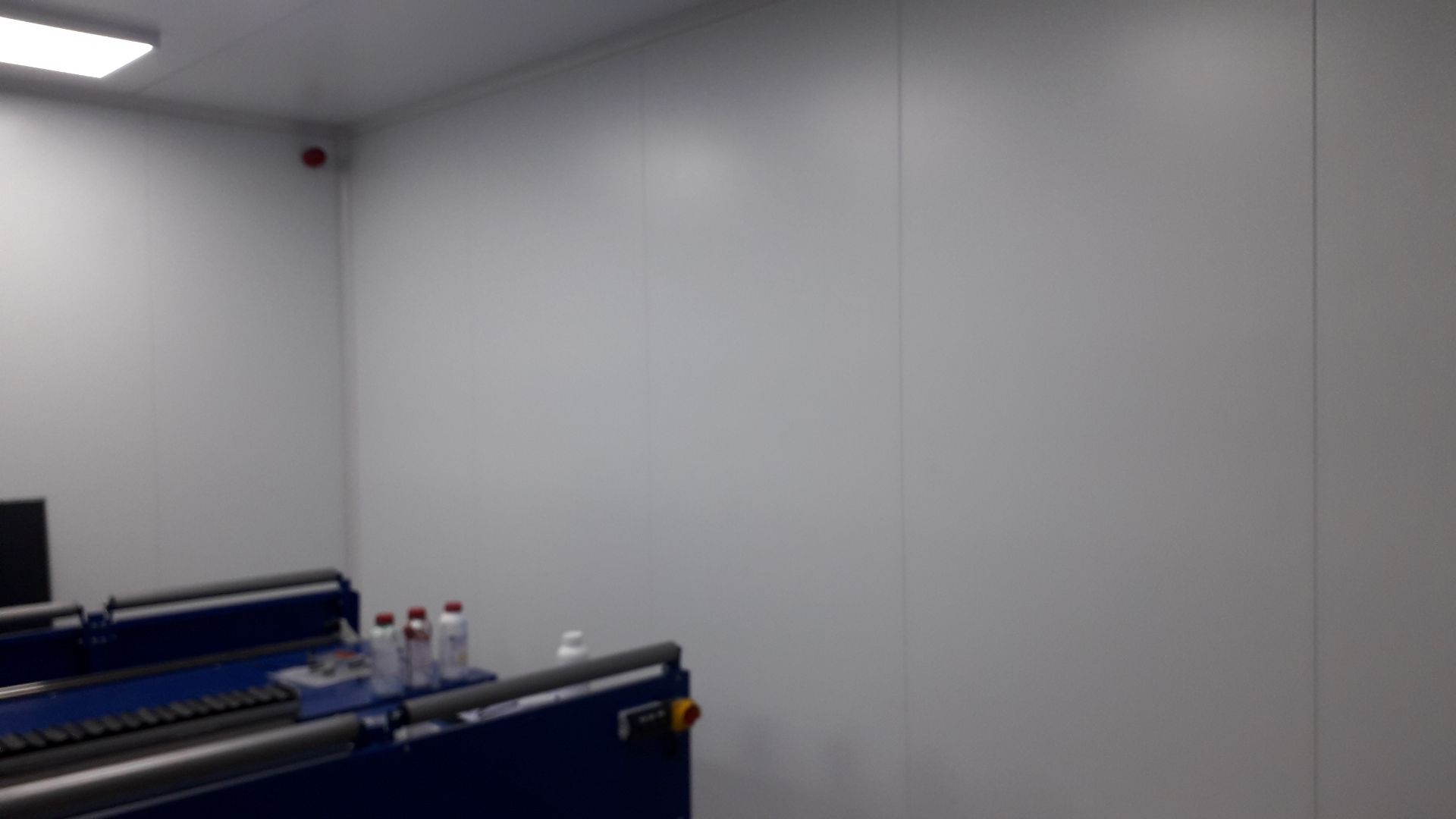 Free Standing Demountable Clean Room Installation with Air Lock 13,000 x 5,000 with Ingersoll Rand - Image 7 of 8