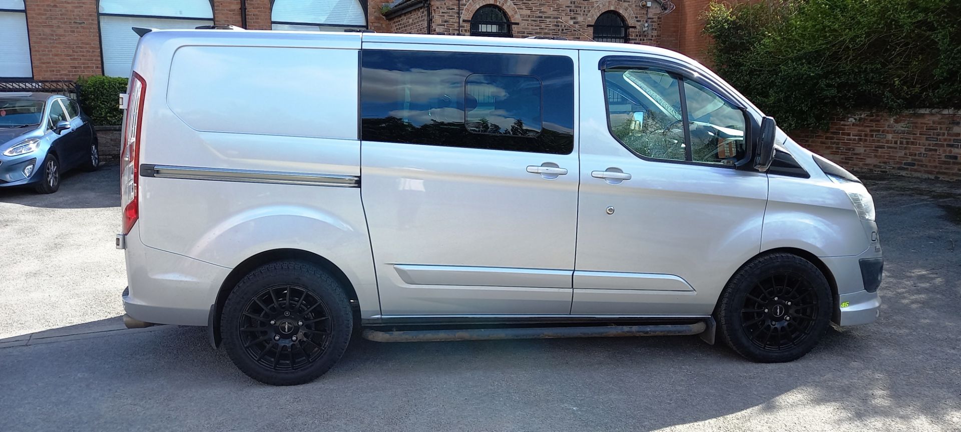 Ford Transit Custom 290 L1 FWD 2.2 TDCi 155ps Low - Image 10 of 21