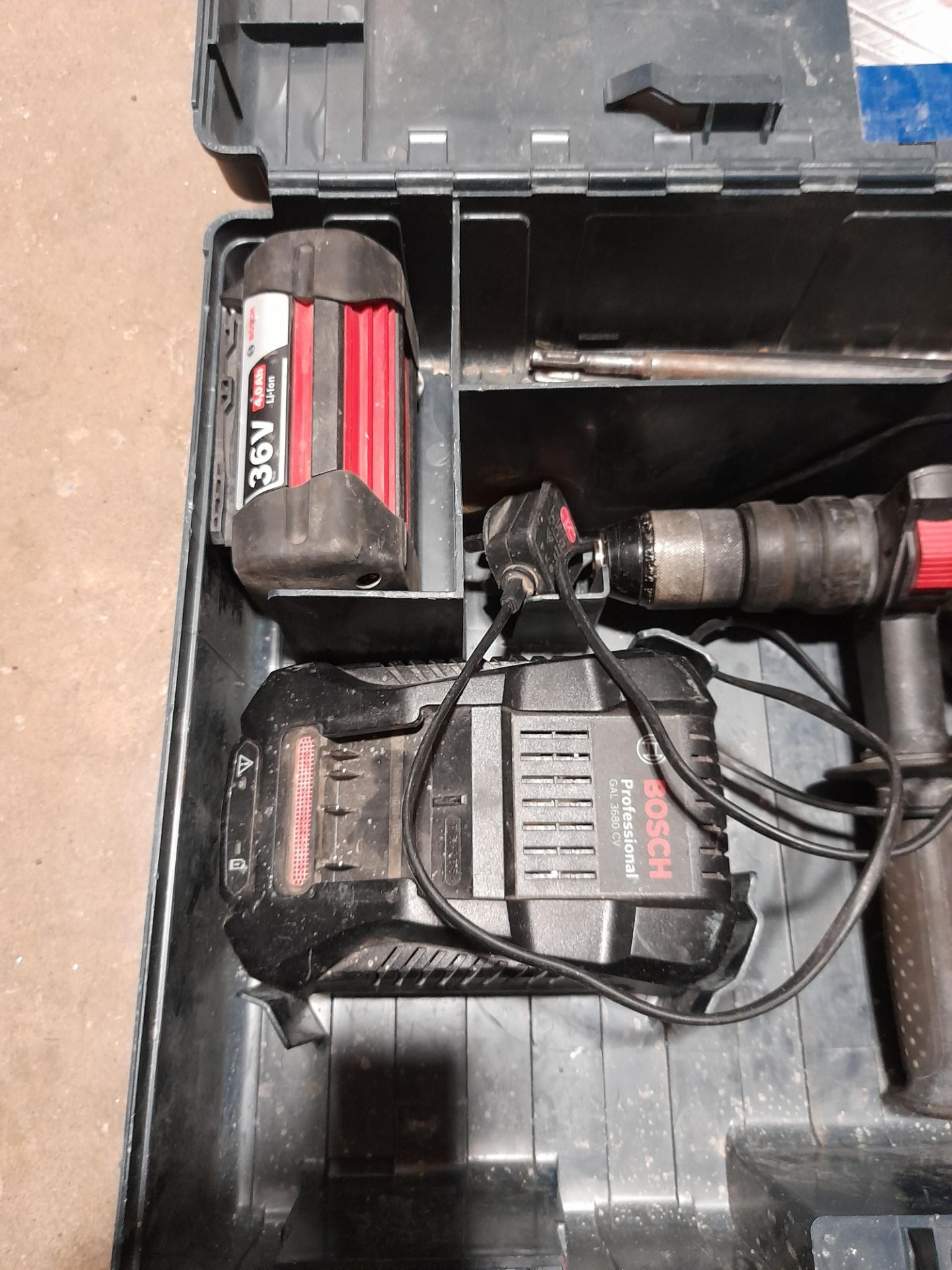 Bosch Professional GBH 36 VF-LT Plus hammer drill, to case, including spare battery and charger - Image 4 of 4