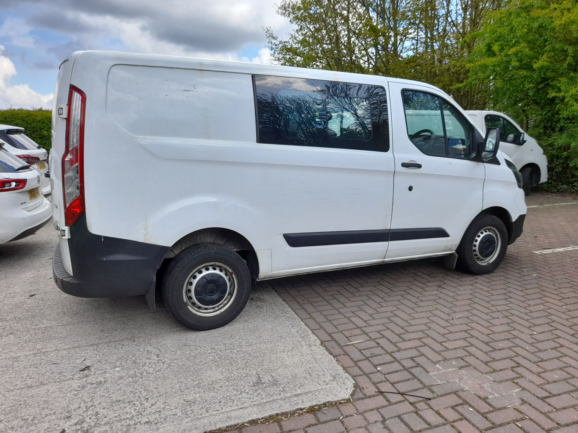 Ford Transit Custom 300 Base Panel Van 2.0 TDCi 10 - Image 7 of 12