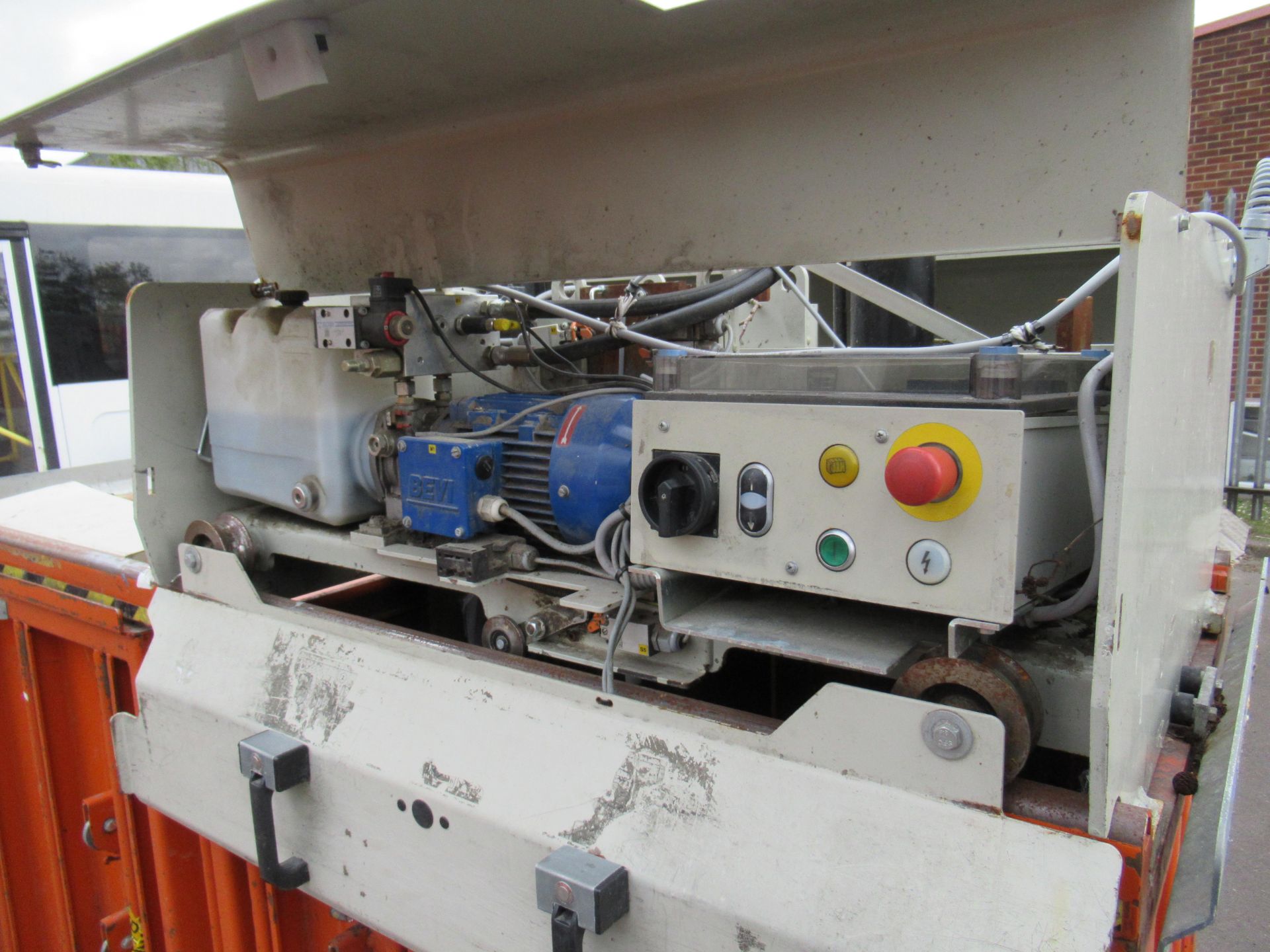 An Orwak 9020 Double Chamber Baler - Image 3 of 5