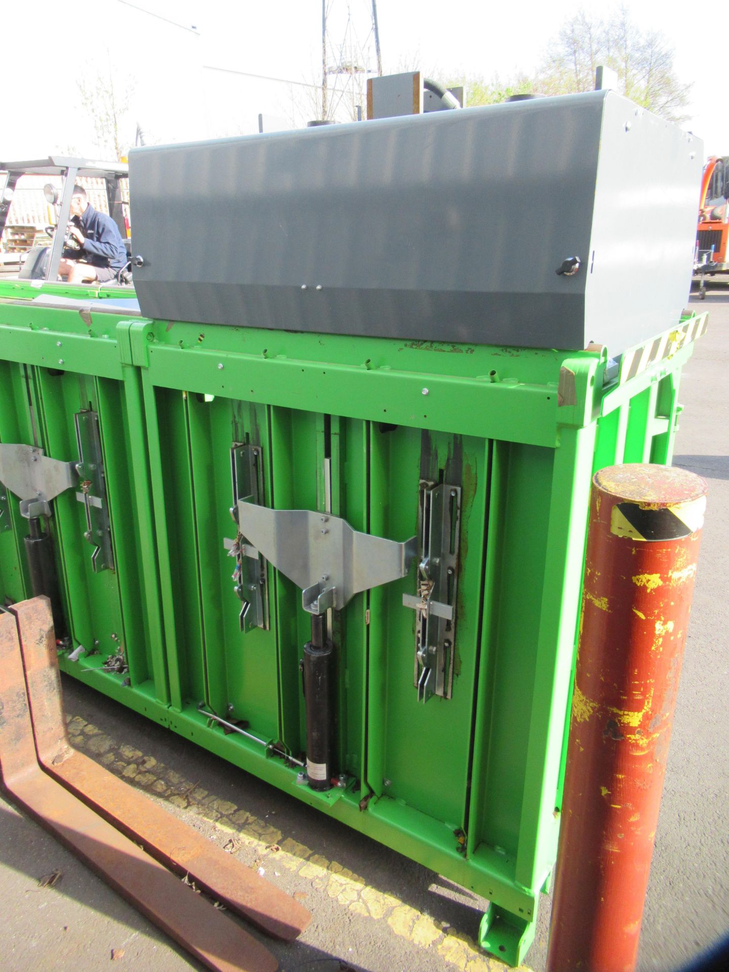 An Orwak 9020s Triple Chamber Baler - Image 4 of 8