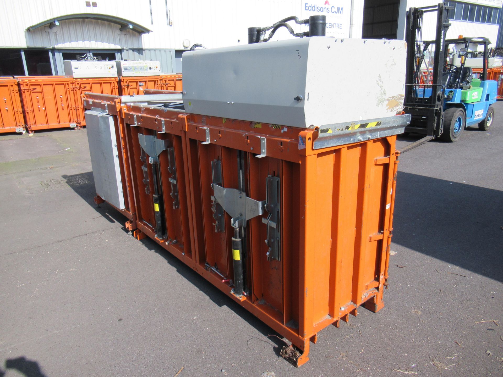 An Orwak 9020 Triple Chamber Baler - Image 4 of 10