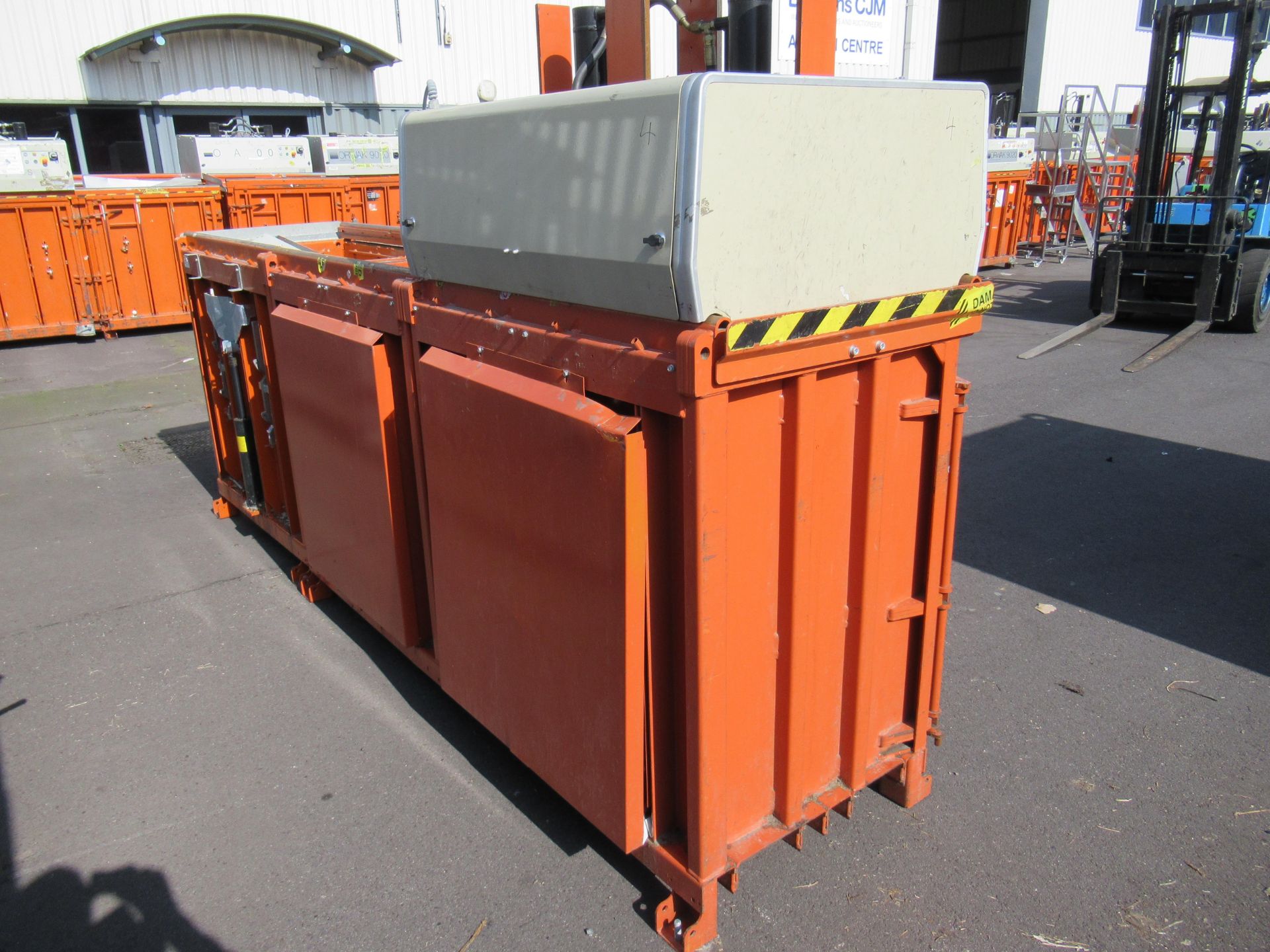 An Orwak 9020 Triple Chamber Baler - Image 4 of 8