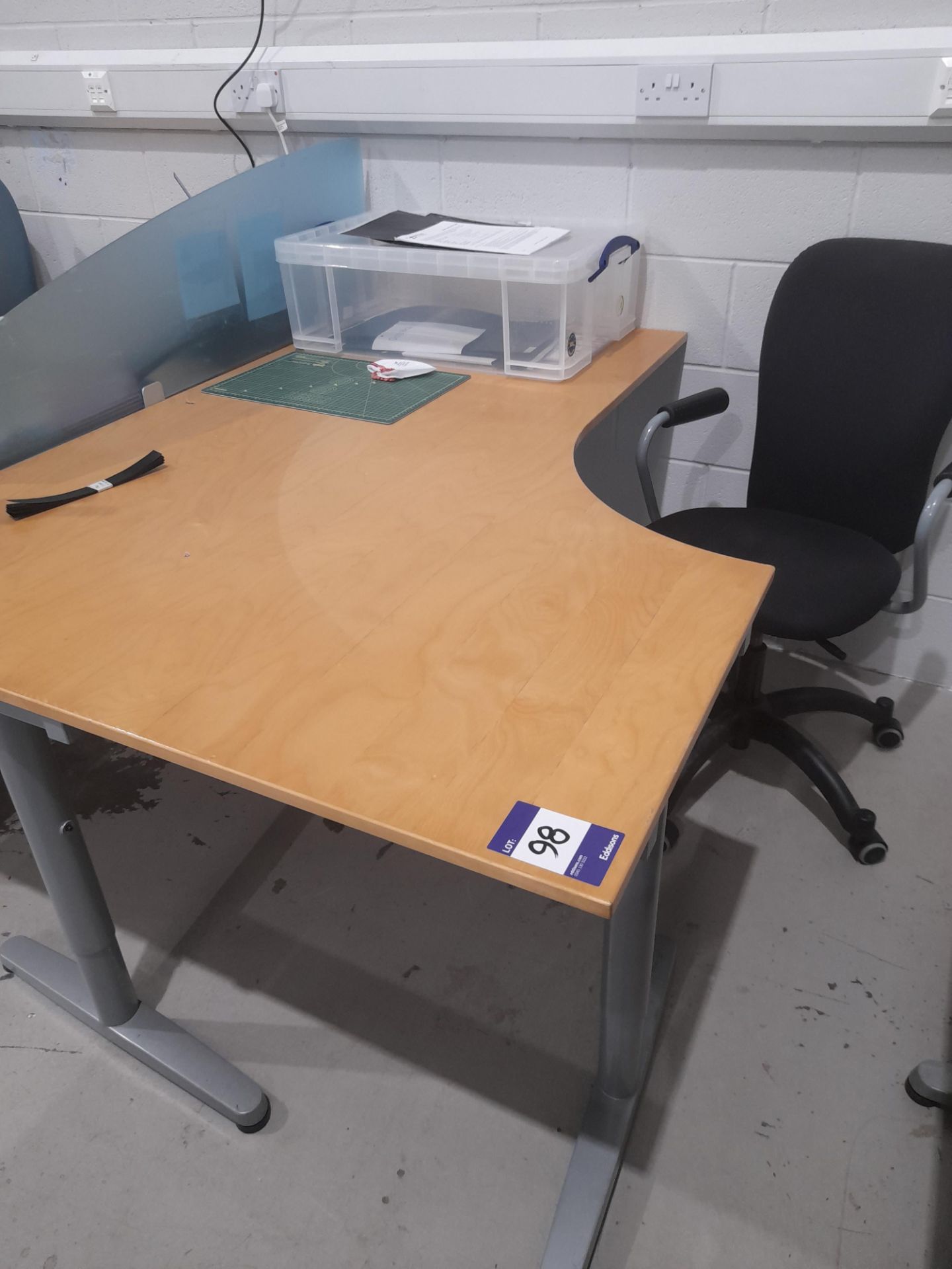 Two person workstation comprising left hand oak effect Curved desk, approx. 1600 x 1200mm, right - Image 7 of 7