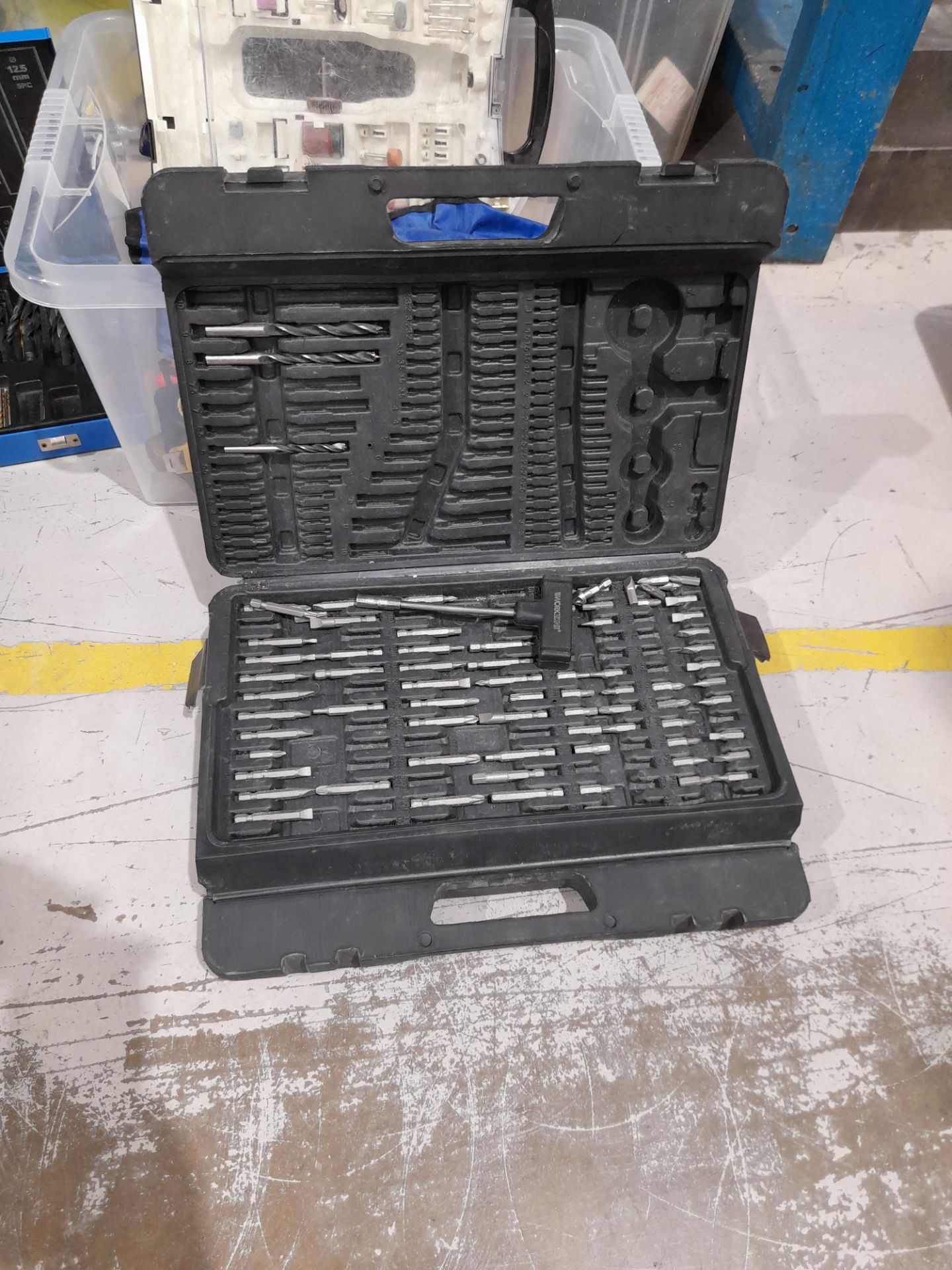 Crate to contain various hand tools, including hammers, spanners, screwdrivers etc., and 1 x metal - Image 2 of 5