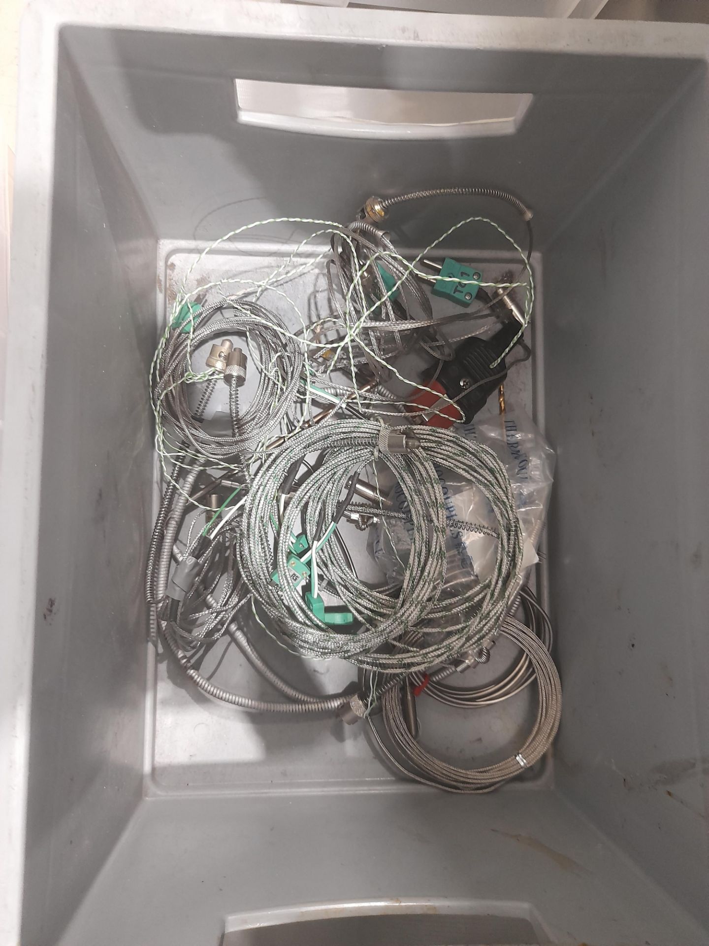 Box containing Scneider Electric PLC (Modicon TM2AMI2HT, TM2ALM3LT, TM2AVO2HT), with Magelis - Image 2 of 5