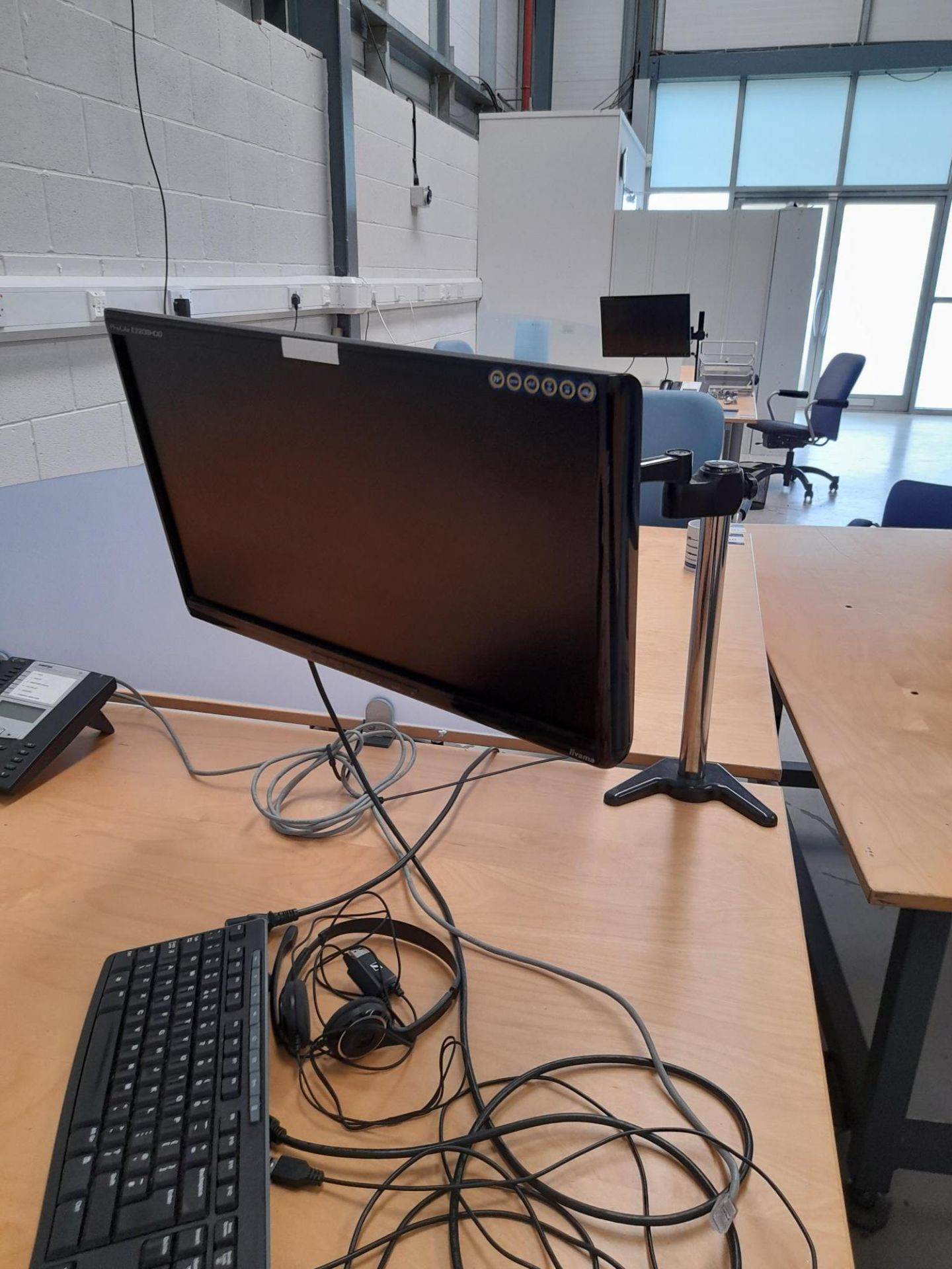 3 x monitor on desk mounted flexible arm, keyboard, mouse - Image 3 of 3