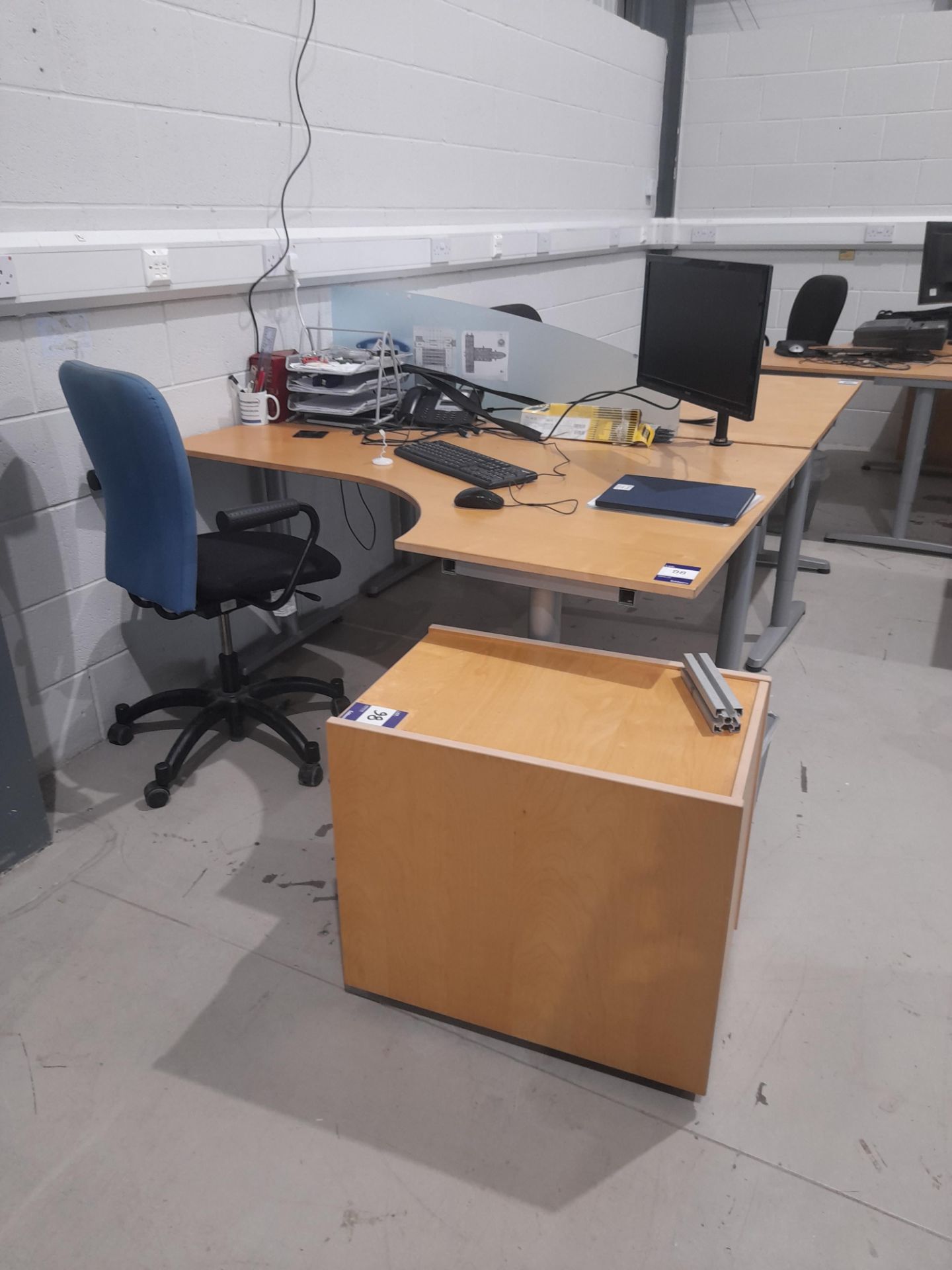 Two person workstation comprising left hand oak effect Curved desk, approx. 1600 x 1200mm, right - Image 3 of 7