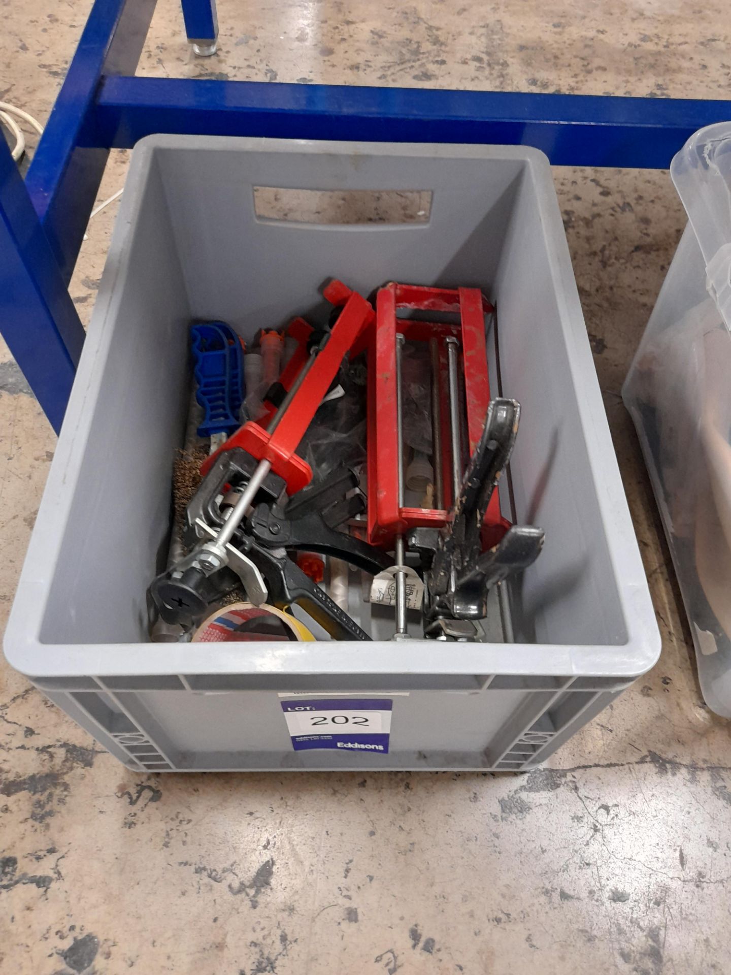 Quantity of mixing nozzles to crate