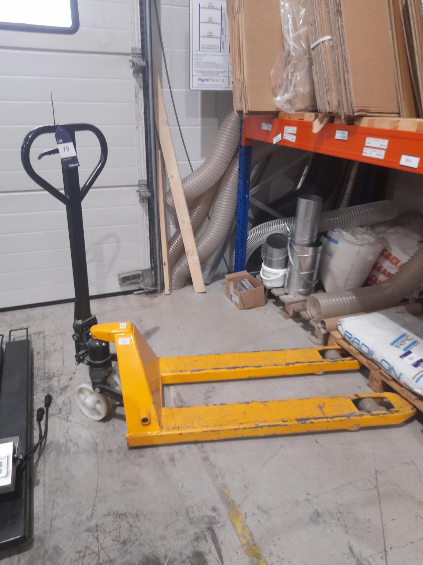 2500kg pallet truck - Image 2 of 2